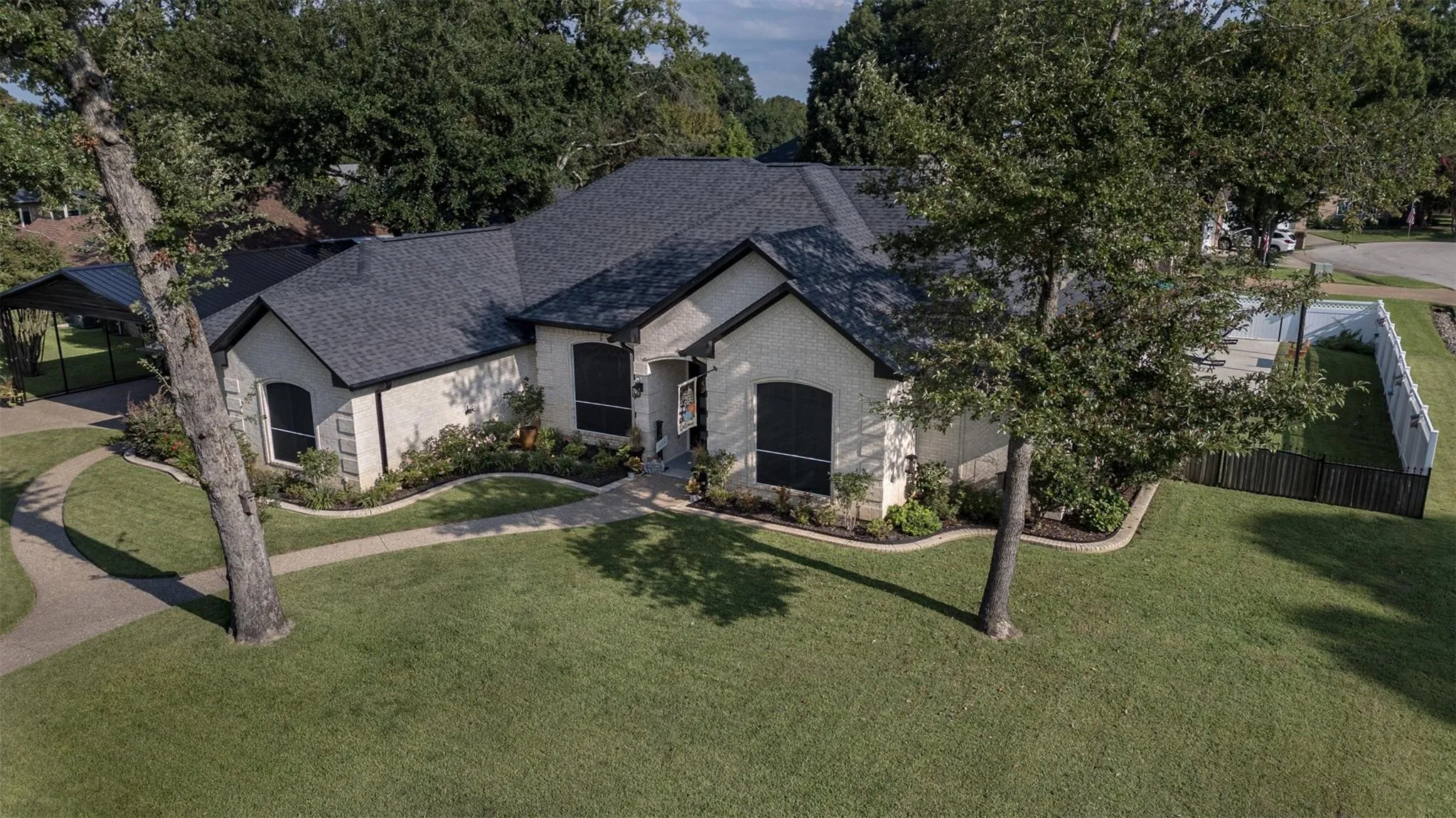 Single Family Residence For Sale in Smith County , 106 Graham Lane, Bullard, Texas 75757, 3 Bedroom, 3 Bathroom, 3 Garage spaces, 2,505 Sqft, built in 2000, mls#21215722, Real Estate Agent in Bullard, Homes For Sale in Smith county, Homes For Sale in Bullard, Realtor in Bullard Texas, Real Estate Brokerage Independent Realty Texas, Luminita Cordes Realtor