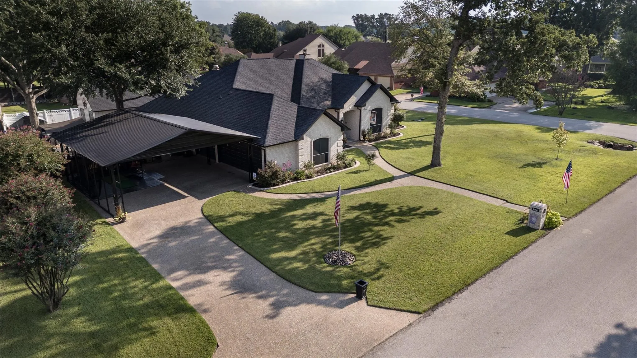 Single Family Residence For Sale in Smith County , 106 Graham Lane, Bullard, Texas 75757, 3 Bedroom, 3 Bathroom, 3 Garage spaces, 2,505 Sqft, built in 2000, mls#21215722, Real Estate Agent in Bullard, Homes For Sale in Smith county, Homes For Sale in Bullard, Realtor in Bullard Texas, Real Estate Brokerage Independent Realty Texas, Luminita Cordes Realtor