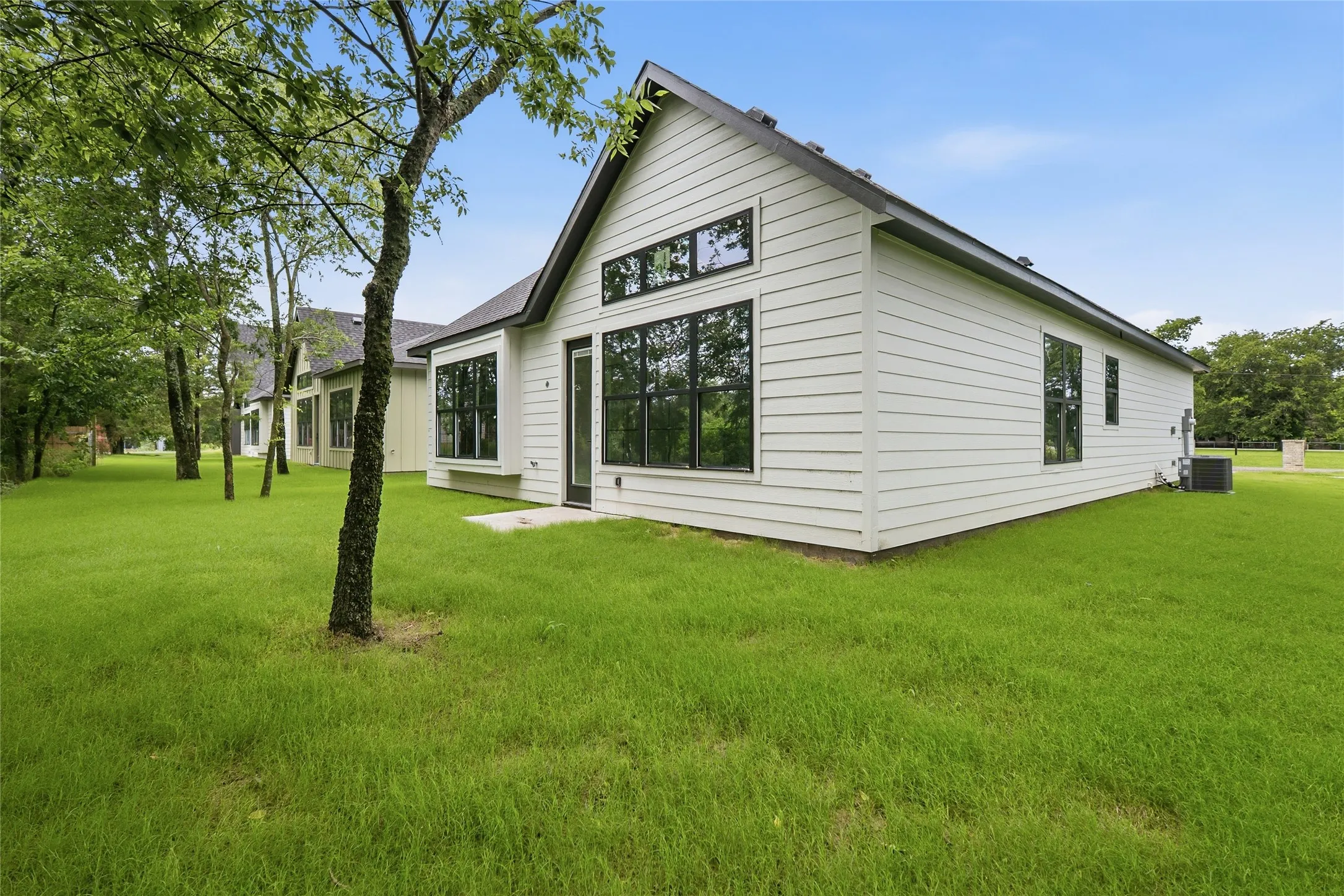 Single Family Residence For Sale in Fannin County , 307 E Locust Street, Leonard, Texas 75452, 3 Bedroom, 2 Bathroom, 1 Garage spaces, 1,542 Sqft, built in 2026, mls#21212725, Real Estate Agent in Leonard, Homes For Sale in Fannin county, Homes For Sale in Leonard, Realtor in Leonard Texas, Real Estate Brokerage Independent Realty Texas, Luminita Cordes Realtor