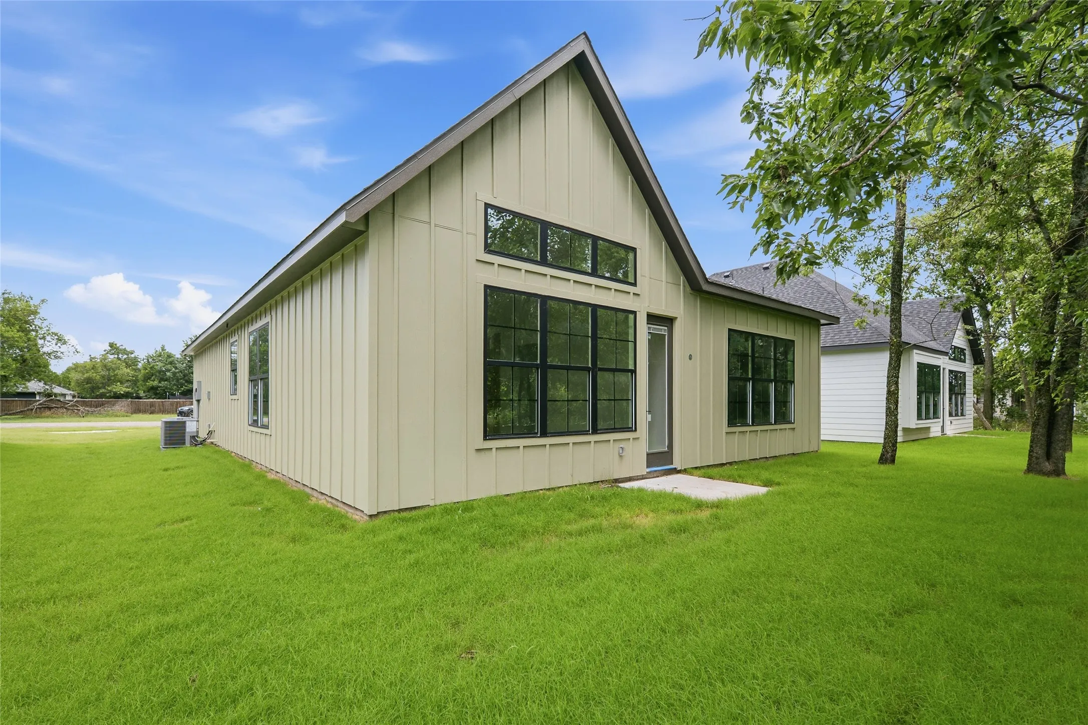 Single Family Residence For Sale in Fannin County , 305 E Locust Street, Leonard, Texas 75452, 3 Bedroom, 2 Bathroom, 1 Garage spaces, 1,542 Sqft, built in 2026, mls#21212695, Real Estate Agent in Leonard, Homes For Sale in Fannin county, Homes For Sale in Leonard, Realtor in Leonard Texas, Real Estate Brokerage Independent Realty Texas, Luminita Cordes Realtor