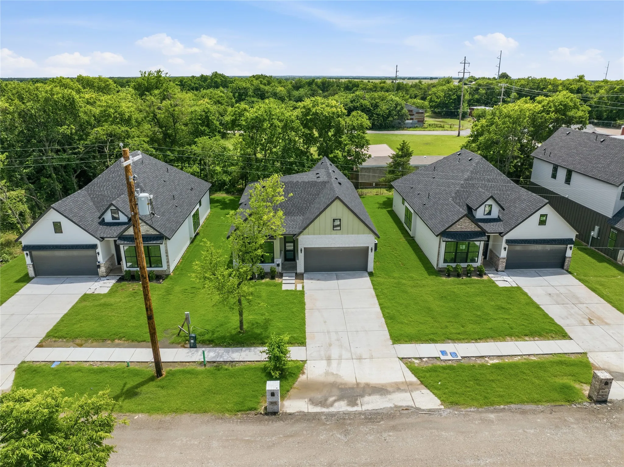Single Family Residence For Sale in Fannin County , 305 E Locust Street, Leonard, Texas 75452, 3 Bedroom, 2 Bathroom, 1 Garage spaces, 1,542 Sqft, built in 2026, mls#21212695, Real Estate Agent in Leonard, Homes For Sale in Fannin county, Homes For Sale in Leonard, Realtor in Leonard Texas, Real Estate Brokerage Independent Realty Texas, Luminita Cordes Realtor