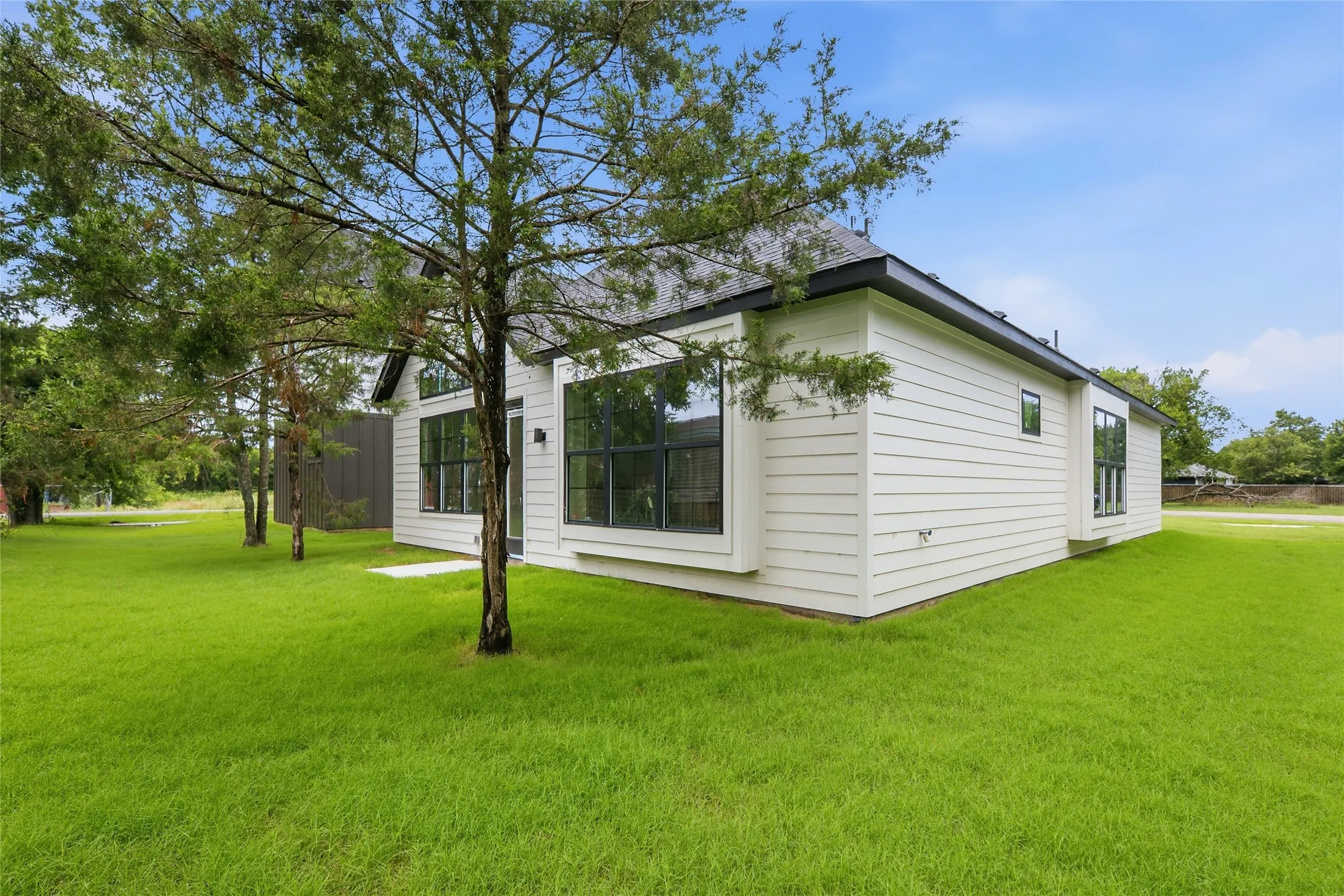 Single Family Residence For Sale in Fannin County , 303 E Locust Street, Leonard, Texas 75452, 3 Bedroom, 2 Bathroom, 1 Garage spaces, 1,542 Sqft, built in 2026, mls#21212678, Real Estate Agent in Leonard, Homes For Sale in Fannin county, Homes For Sale in Leonard, Realtor in Leonard Texas, Real Estate Brokerage Independent Realty Texas, Luminita Cordes Realtor