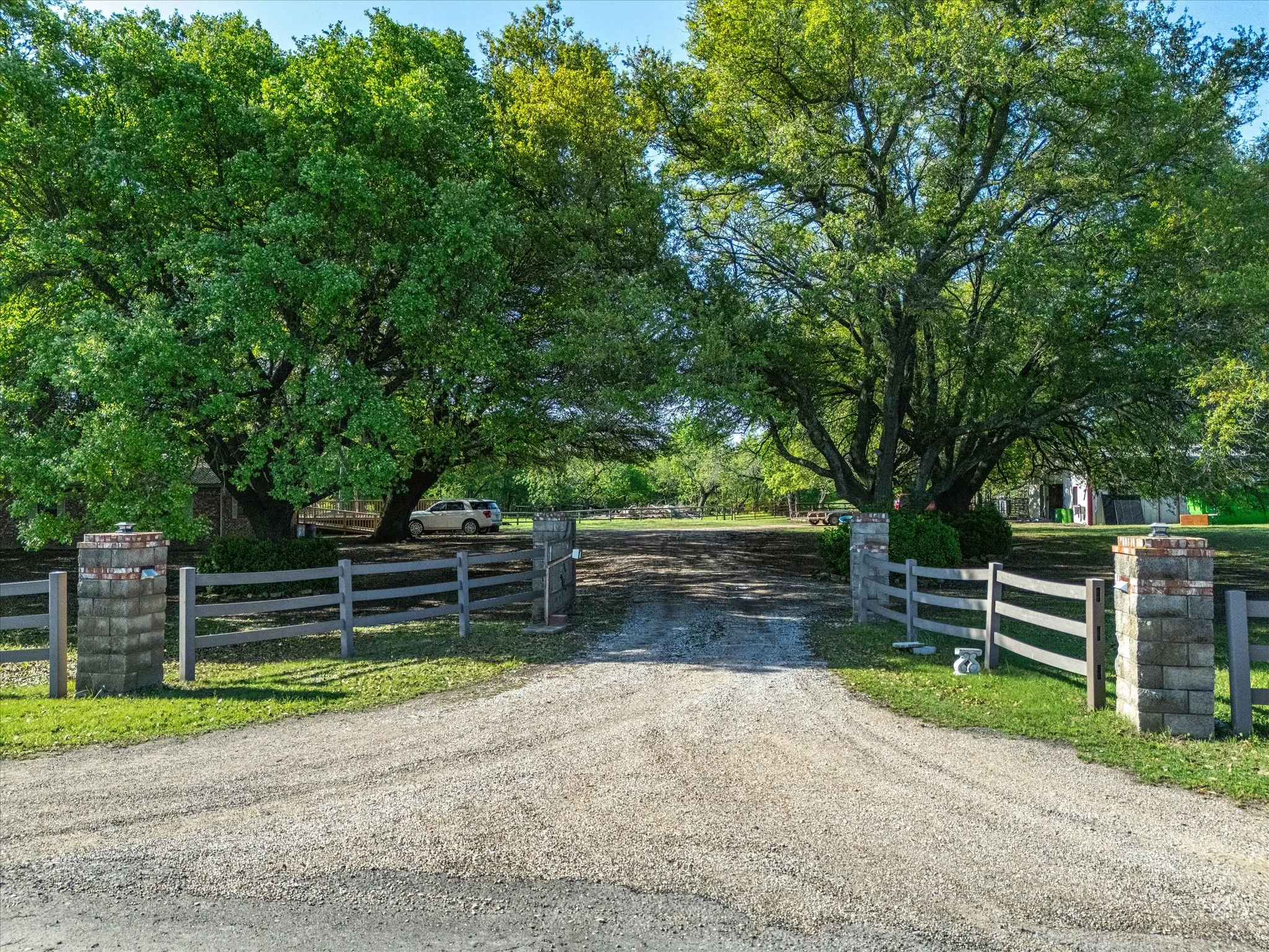 Single Family Residence For Sale in Ellis County , 1302 Forreston Road, Waxahachie, Texas 75165, 3 Bedroom, 3 Bathroom, 2 Garage spaces, 2,888 Sqft, built in 1966, Preowned, mls#21215468, Real Estate Agent in Waxahachie, Homes For Sale in Ellis county, Homes For Sale in Waxahachie, Realtor in Waxahachie Texas, Real Estate Brokerage Independent Realty Texas, Luminita Cordes Realtor