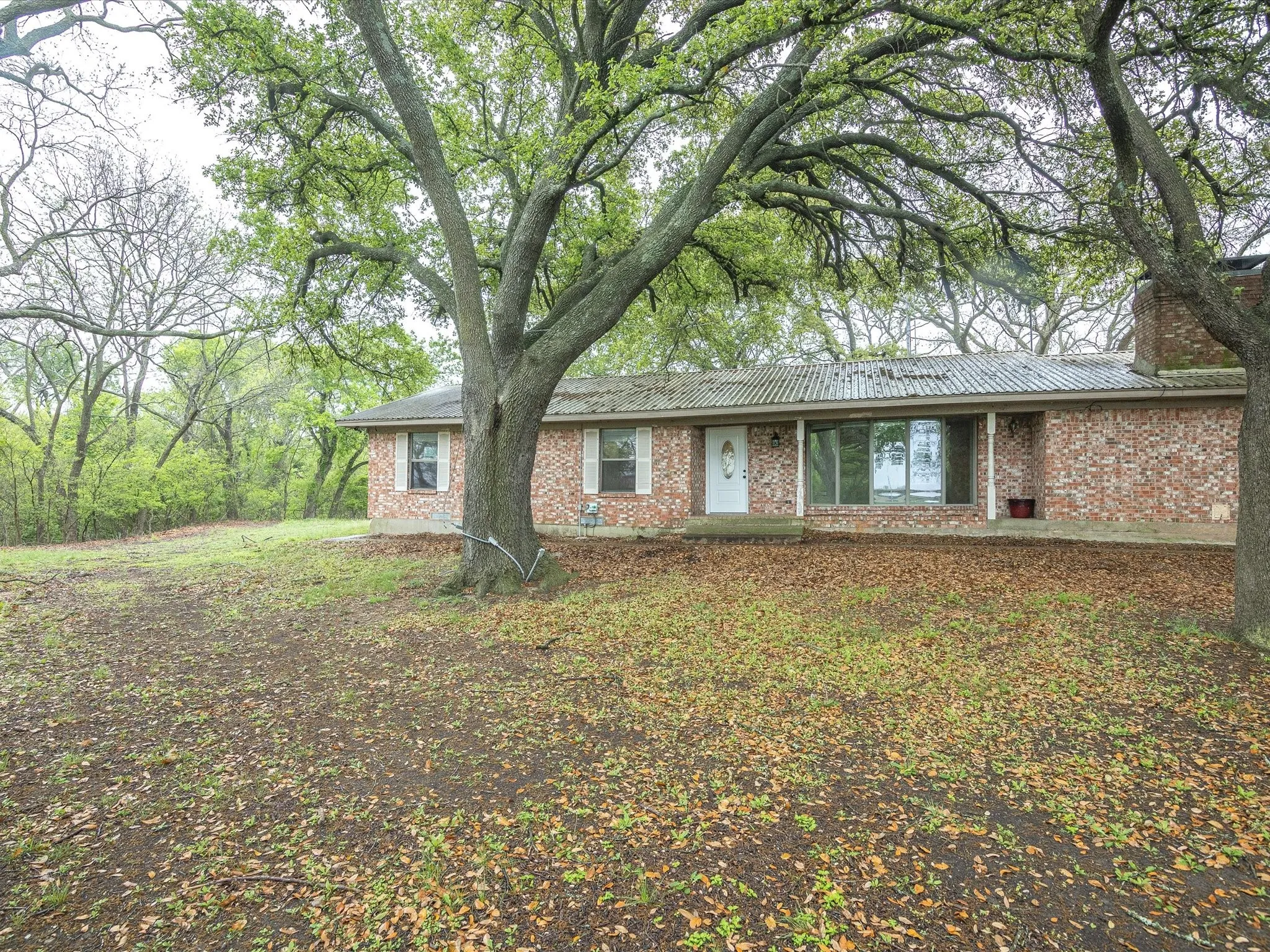Single Family Residence For Sale in Ellis County , 1302 Forreston Road, Waxahachie, Texas 75165, 3 Bedroom, 3 Bathroom, 2 Garage spaces, 2,888 Sqft, built in 1966, Preowned, mls#21215468, Real Estate Agent in Waxahachie, Homes For Sale in Ellis county, Homes For Sale in Waxahachie, Realtor in Waxahachie Texas, Real Estate Brokerage Independent Realty Texas, Luminita Cordes Realtor