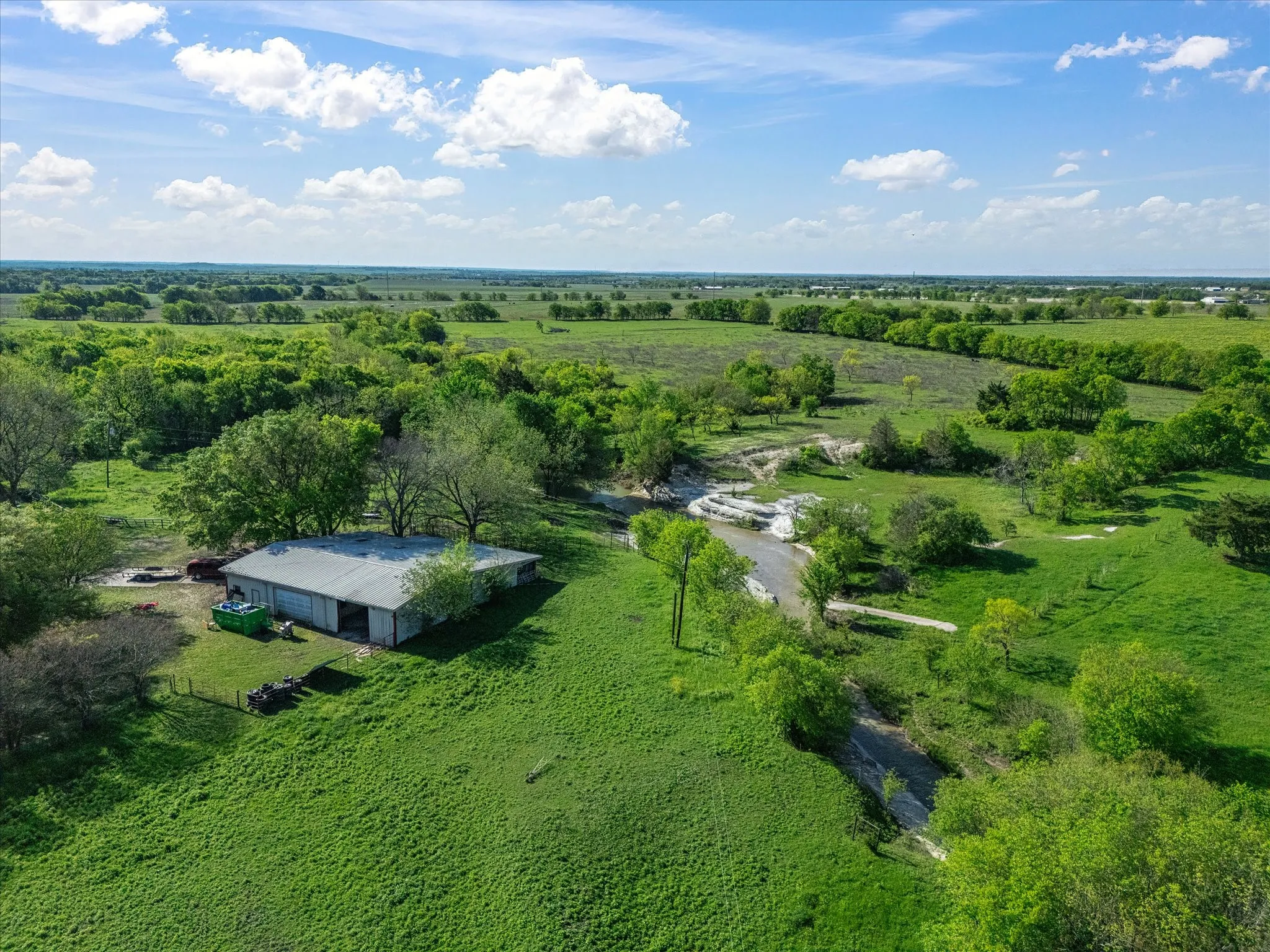 Single Family Residence For Sale in Ellis County , 1302 Forreston Road, Waxahachie, Texas 75165, 3 Bedroom, 3 Bathroom, 2 Garage spaces, 2,888 Sqft, built in 1966, Preowned, mls#21215468, Real Estate Agent in Waxahachie, Homes For Sale in Ellis county, Homes For Sale in Waxahachie, Realtor in Waxahachie Texas, Real Estate Brokerage Independent Realty Texas, Luminita Cordes Realtor