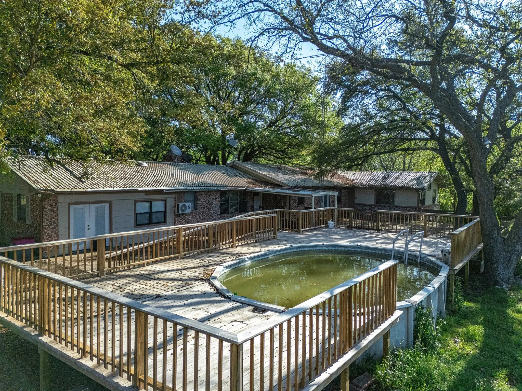 Single Family Residence For Sale in Ellis County , 1302 Forreston Road, Waxahachie, Texas 75165, 3 Bedroom, 3 Bathroom, 2 Garage spaces, 2,888 Sqft, built in 1966, Preowned, mls#21215468, Real Estate Agent in Waxahachie, Homes For Sale in Ellis county, Homes For Sale in Waxahachie, Realtor in Waxahachie Texas, Real Estate Brokerage Independent Realty Texas, Luminita Cordes Realtor