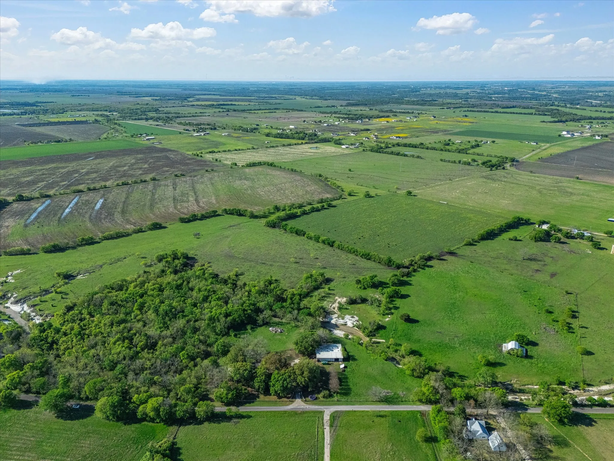 Single Family Residence For Sale in Ellis County , 1302 Forreston Road, Waxahachie, Texas 75165, 3 Bedroom, 3 Bathroom, 2 Garage spaces, 2,888 Sqft, built in 1966, Preowned, mls#21215468, Real Estate Agent in Waxahachie, Homes For Sale in Ellis county, Homes For Sale in Waxahachie, Realtor in Waxahachie Texas, Real Estate Brokerage Independent Realty Texas, Luminita Cordes Realtor