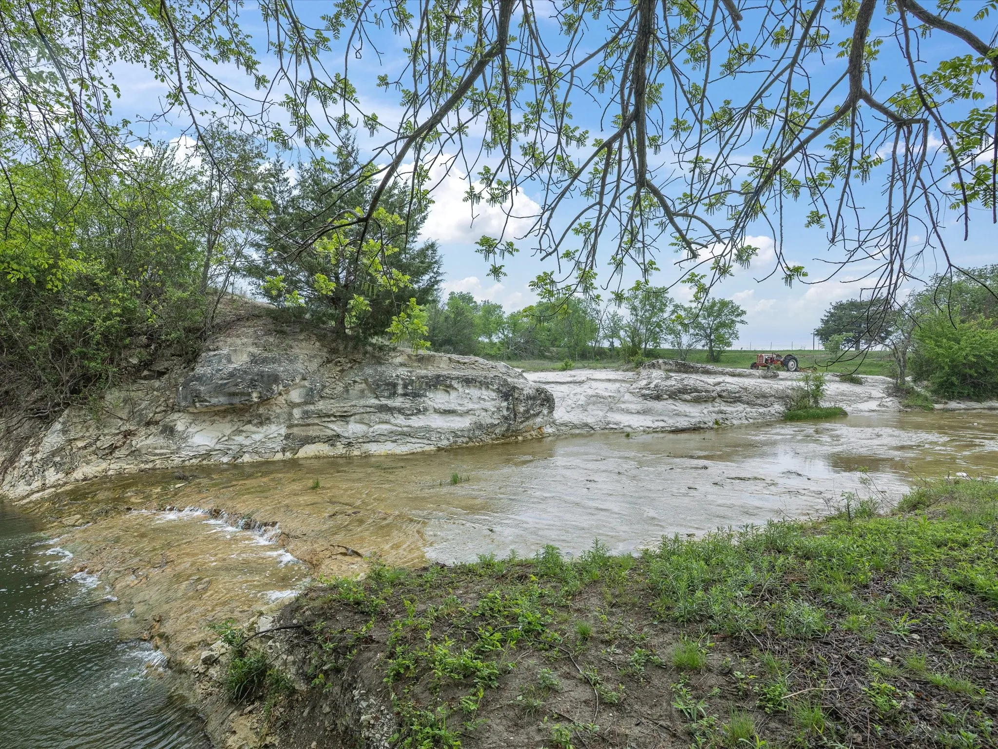 Single Family Residence For Sale in Ellis County , 1302 Forreston Road, Waxahachie, Texas 75165, 3 Bedroom, 3 Bathroom, 2 Garage spaces, 2,888 Sqft, built in 1966, Preowned, mls#21215468, Real Estate Agent in Waxahachie, Homes For Sale in Ellis county, Homes For Sale in Waxahachie, Realtor in Waxahachie Texas, Real Estate Brokerage Independent Realty Texas, Luminita Cordes Realtor