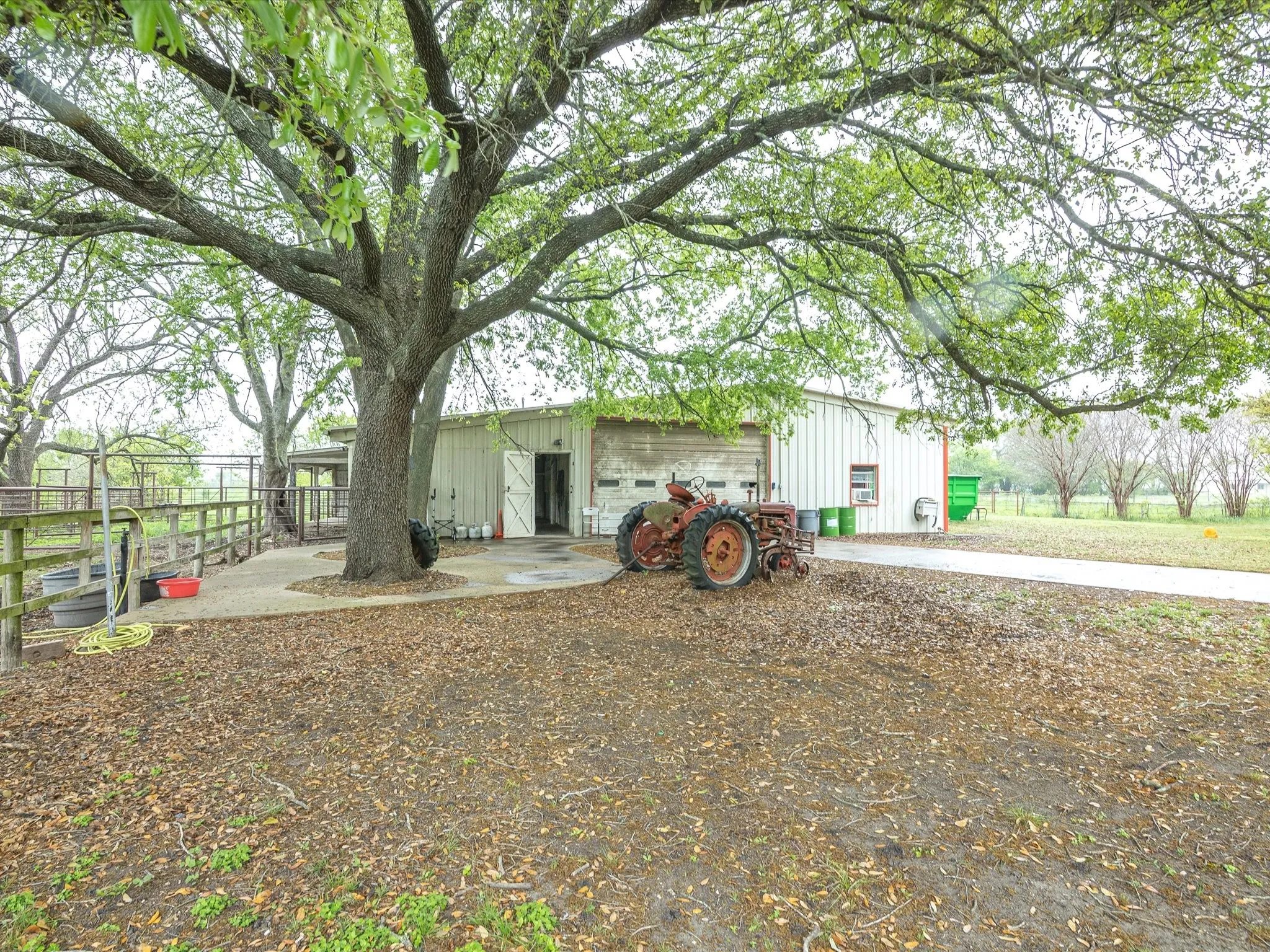 Single Family Residence For Sale in Ellis County , 1302 Forreston Road, Waxahachie, Texas 75165, 3 Bedroom, 3 Bathroom, 2 Garage spaces, 2,888 Sqft, built in 1966, Preowned, mls#21215468, Real Estate Agent in Waxahachie, Homes For Sale in Ellis county, Homes For Sale in Waxahachie, Realtor in Waxahachie Texas, Real Estate Brokerage Independent Realty Texas, Luminita Cordes Realtor