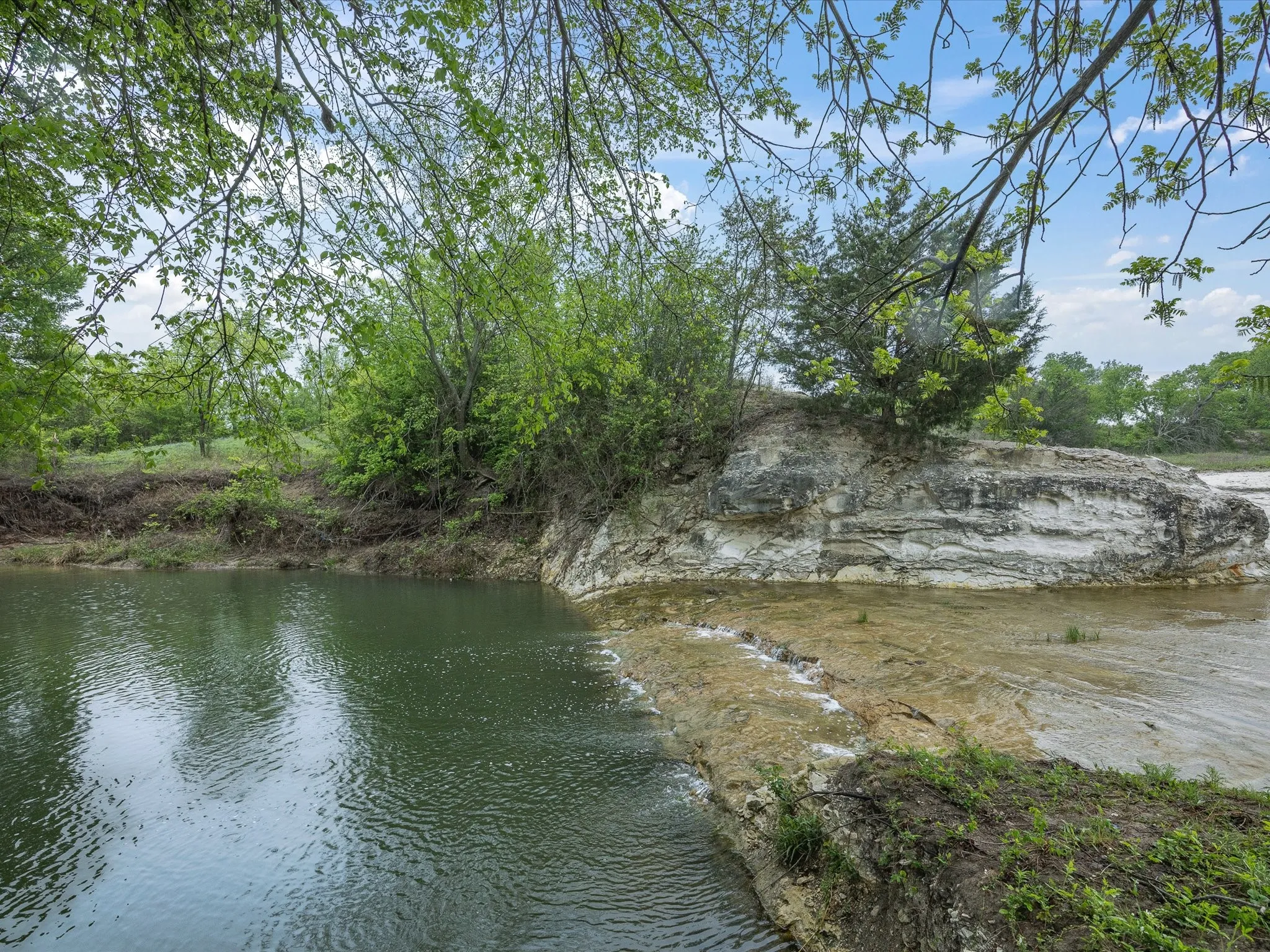 Single Family Residence For Sale in Ellis County , 1302 Forreston Road, Waxahachie, Texas 75165, 3 Bedroom, 3 Bathroom, 2 Garage spaces, 2,888 Sqft, built in 1966, Preowned, mls#21215468, Real Estate Agent in Waxahachie, Homes For Sale in Ellis county, Homes For Sale in Waxahachie, Realtor in Waxahachie Texas, Real Estate Brokerage Independent Realty Texas, Luminita Cordes Realtor