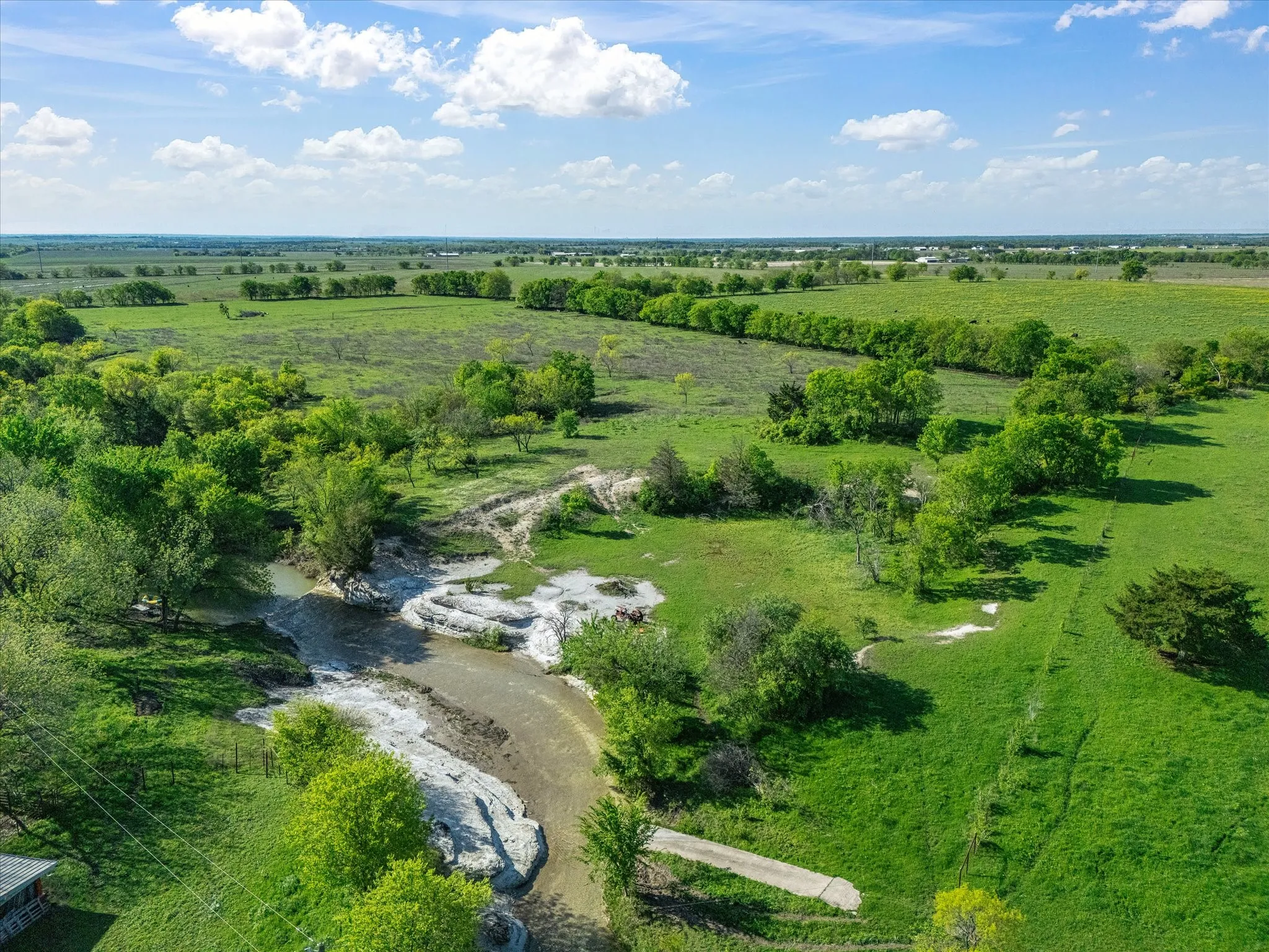 Single Family Residence For Sale in Ellis County , 1302 Forreston Road, Waxahachie, Texas 75165, 3 Bedroom, 3 Bathroom, 2 Garage spaces, 2,888 Sqft, built in 1966, Preowned, mls#21215468, Real Estate Agent in Waxahachie, Homes For Sale in Ellis county, Homes For Sale in Waxahachie, Realtor in Waxahachie Texas, Real Estate Brokerage Independent Realty Texas, Luminita Cordes Realtor