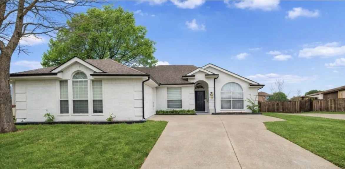 Single story home with brick siding and concrete driveway