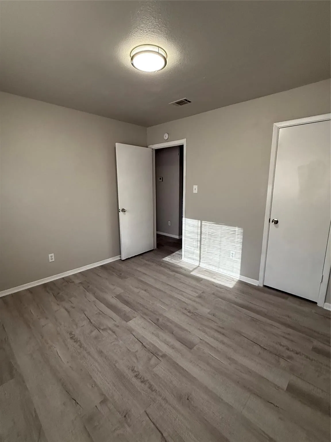 Duplex For Sale in Dallas County , 1433 N Bluegrove Road, Lancaster, Texas 75134, 6 Bedroom, 4 Bathroom, Garage spaces, 0 Sqft, built in 1986, Preowned, mls#21212561, Real Estate Agent in Lancaster, Homes For Sale in Dallas county, Homes For Sale in Lancaster, Realtor in Lancaster Texas, Real Estate Brokerage Independent Realty Texas, Luminita Cordes Realtor