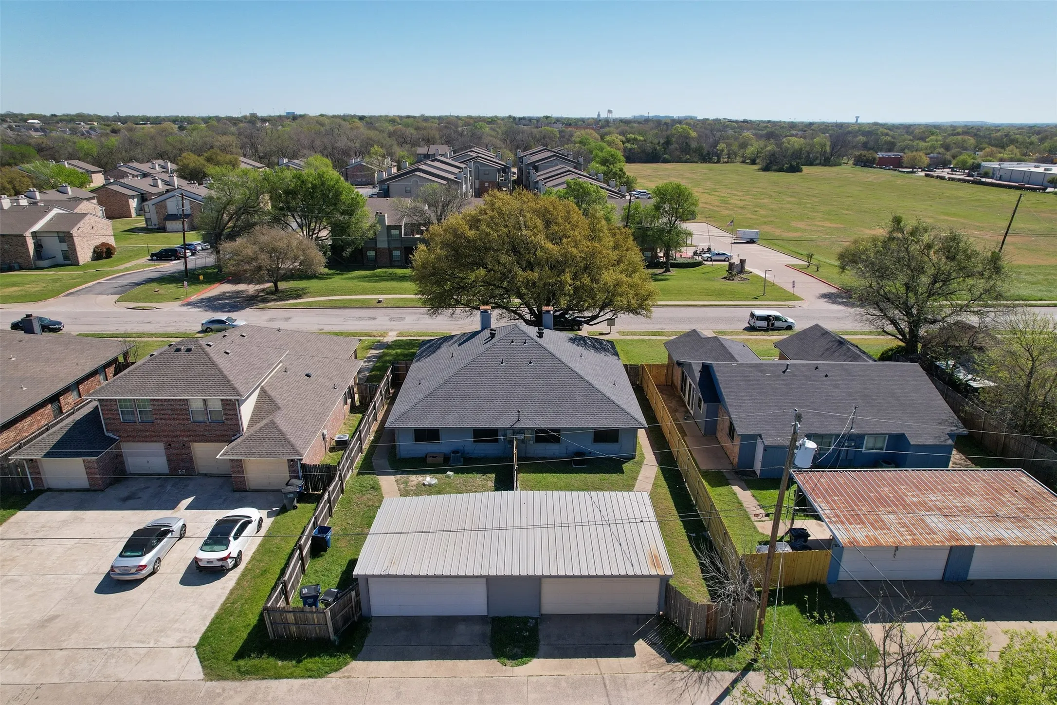 Duplex For Sale in Dallas County , 1433 N Bluegrove Road, Lancaster, Texas 75134, 6 Bedroom, 4 Bathroom, Garage spaces, 0 Sqft, built in 1986, Preowned, mls#21212561, Real Estate Agent in Lancaster, Homes For Sale in Dallas county, Homes For Sale in Lancaster, Realtor in Lancaster Texas, Real Estate Brokerage Independent Realty Texas, Luminita Cordes Realtor