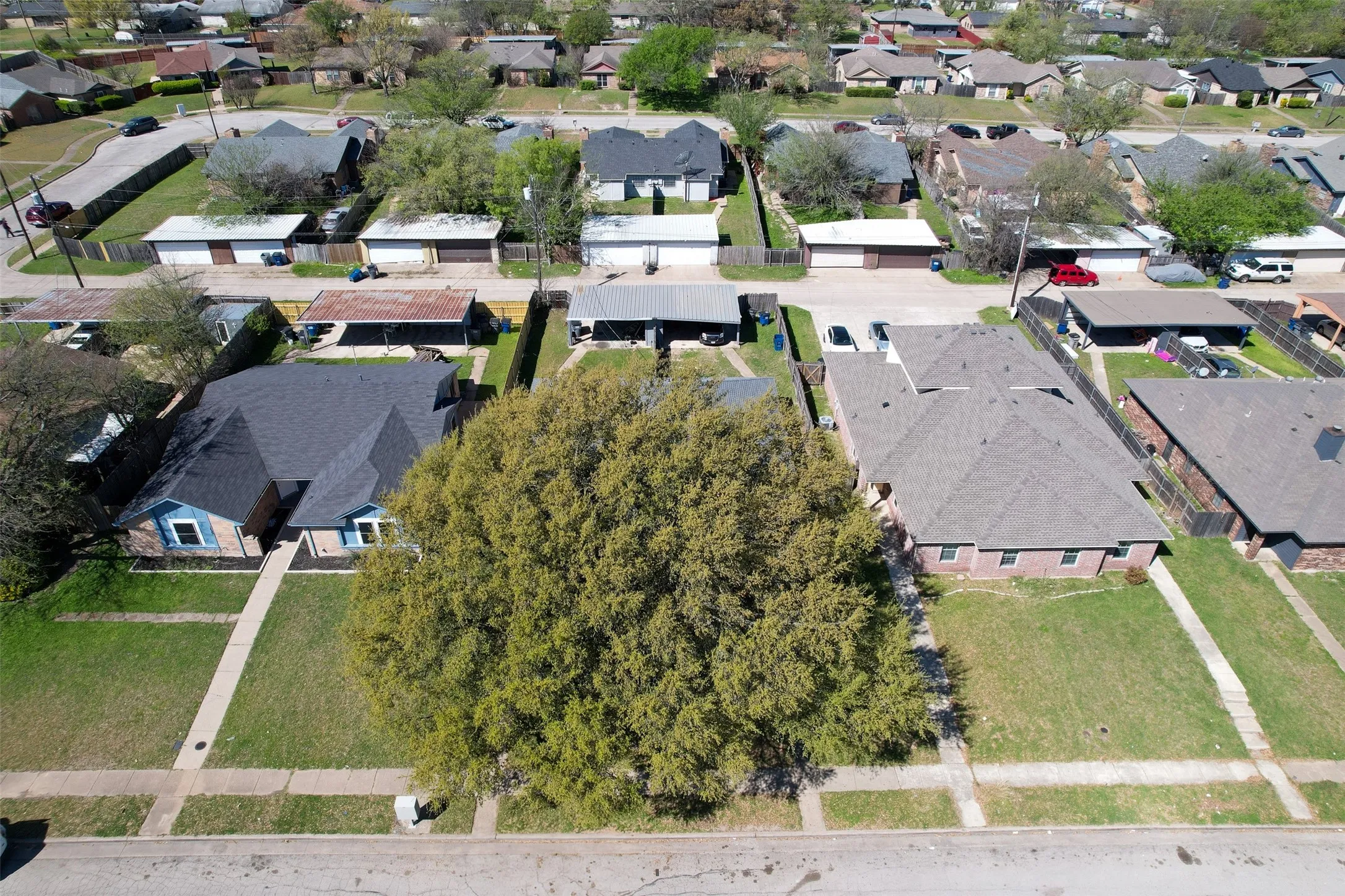 Duplex For Sale in Dallas County , 1433 N Bluegrove Road, Lancaster, Texas 75134, 6 Bedroom, 4 Bathroom, Garage spaces, 0 Sqft, built in 1986, Preowned, mls#21212561, Real Estate Agent in Lancaster, Homes For Sale in Dallas county, Homes For Sale in Lancaster, Realtor in Lancaster Texas, Real Estate Brokerage Independent Realty Texas, Luminita Cordes Realtor