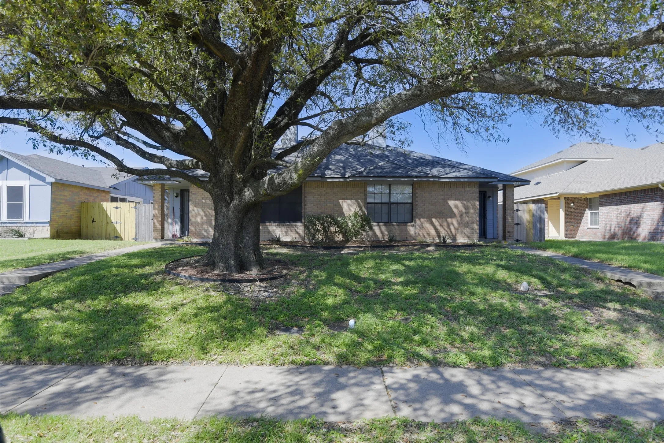 Duplex For Sale in Dallas County , 1433 N Bluegrove Road, Lancaster, Texas 75134, 6 Bedroom, 4 Bathroom, Garage spaces, 0 Sqft, built in 1986, Preowned, mls#21212561, Real Estate Agent in Lancaster, Homes For Sale in Dallas county, Homes For Sale in Lancaster, Realtor in Lancaster Texas, Real Estate Brokerage Independent Realty Texas, Luminita Cordes Realtor