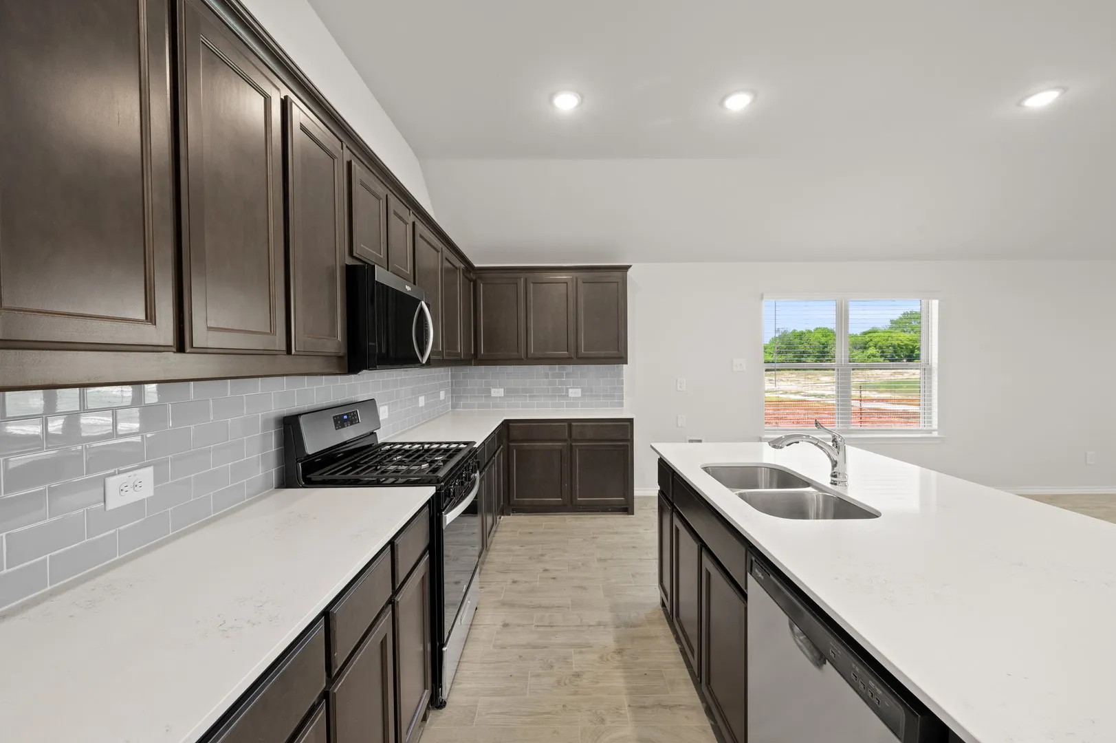 2833 Hay- Kitchen-3