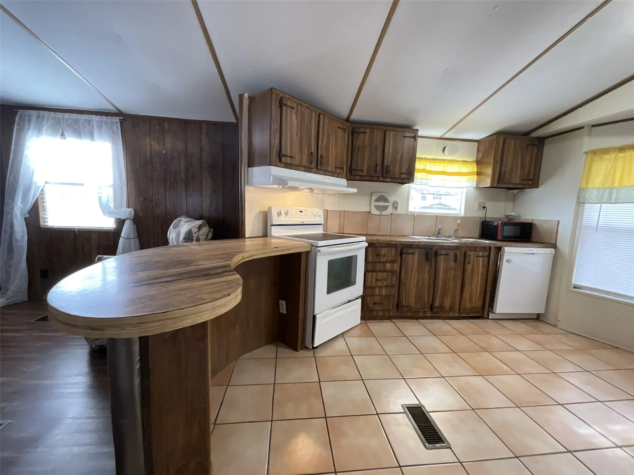 Mobile Home For Rent in Van Zandt County , 1053 Vz County Road 1927, Edgewood, Texas 75117, 2 Bedroom, 1 Bathroom, Garage spaces, 720 Sqft, built in 1994, mls#21215916, Real Estate Agent in Edgewood, Homes For Rent in Van Zandt county, Homes For Rent in Edgewood, Realtor in Edgewood Texas, Real Estate Brokerage Independent Realty Texas, Luminita Cordes Realtor