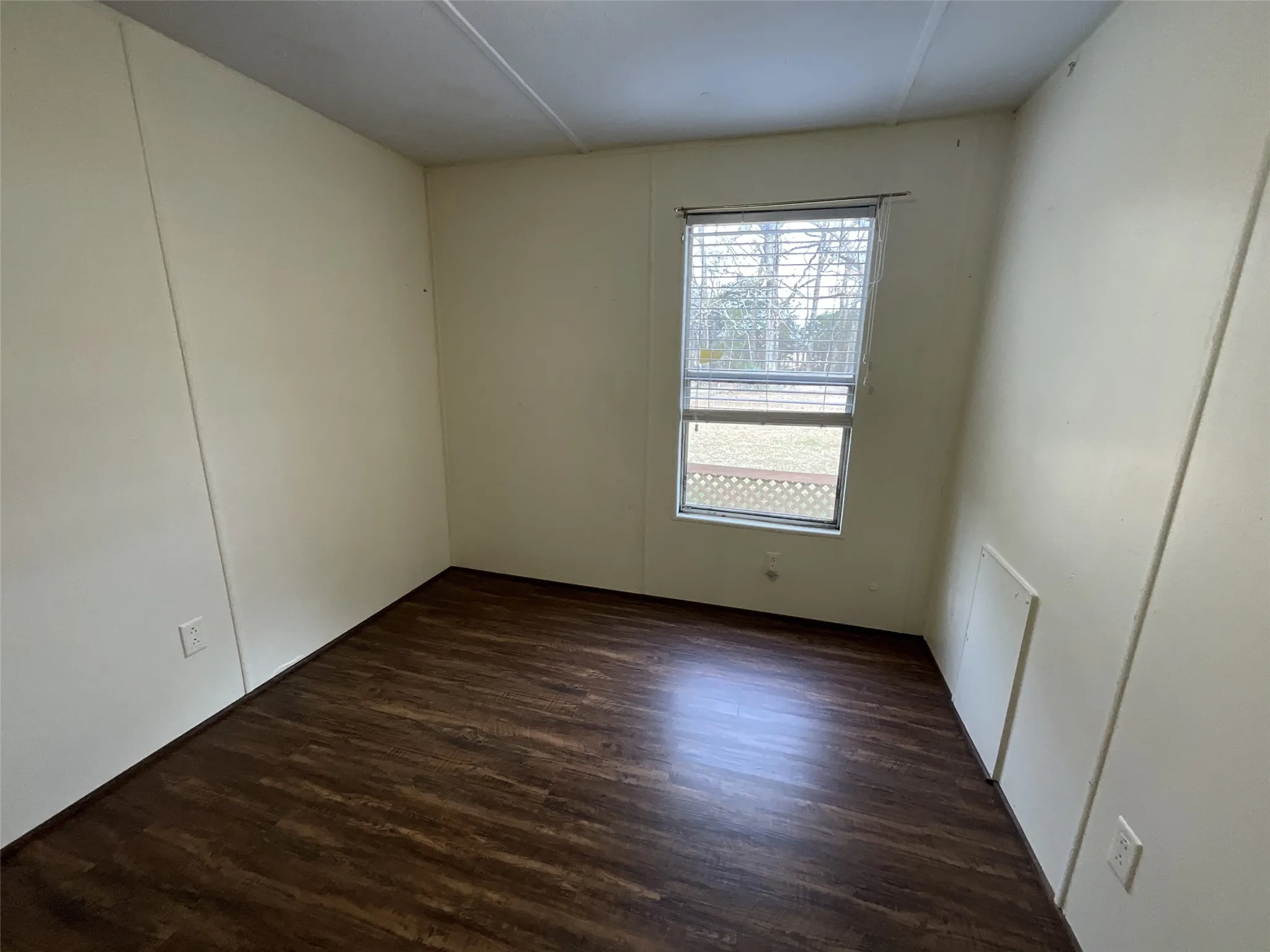 Mobile Home For Rent in Van Zandt County , 1053 Vz County Road 1927, Edgewood, Texas 75117, 2 Bedroom, 1 Bathroom, Garage spaces, 720 Sqft, built in 1994, mls#21215916, Real Estate Agent in Edgewood, Homes For Rent in Van Zandt county, Homes For Rent in Edgewood, Realtor in Edgewood Texas, Real Estate Brokerage Independent Realty Texas, Luminita Cordes Realtor