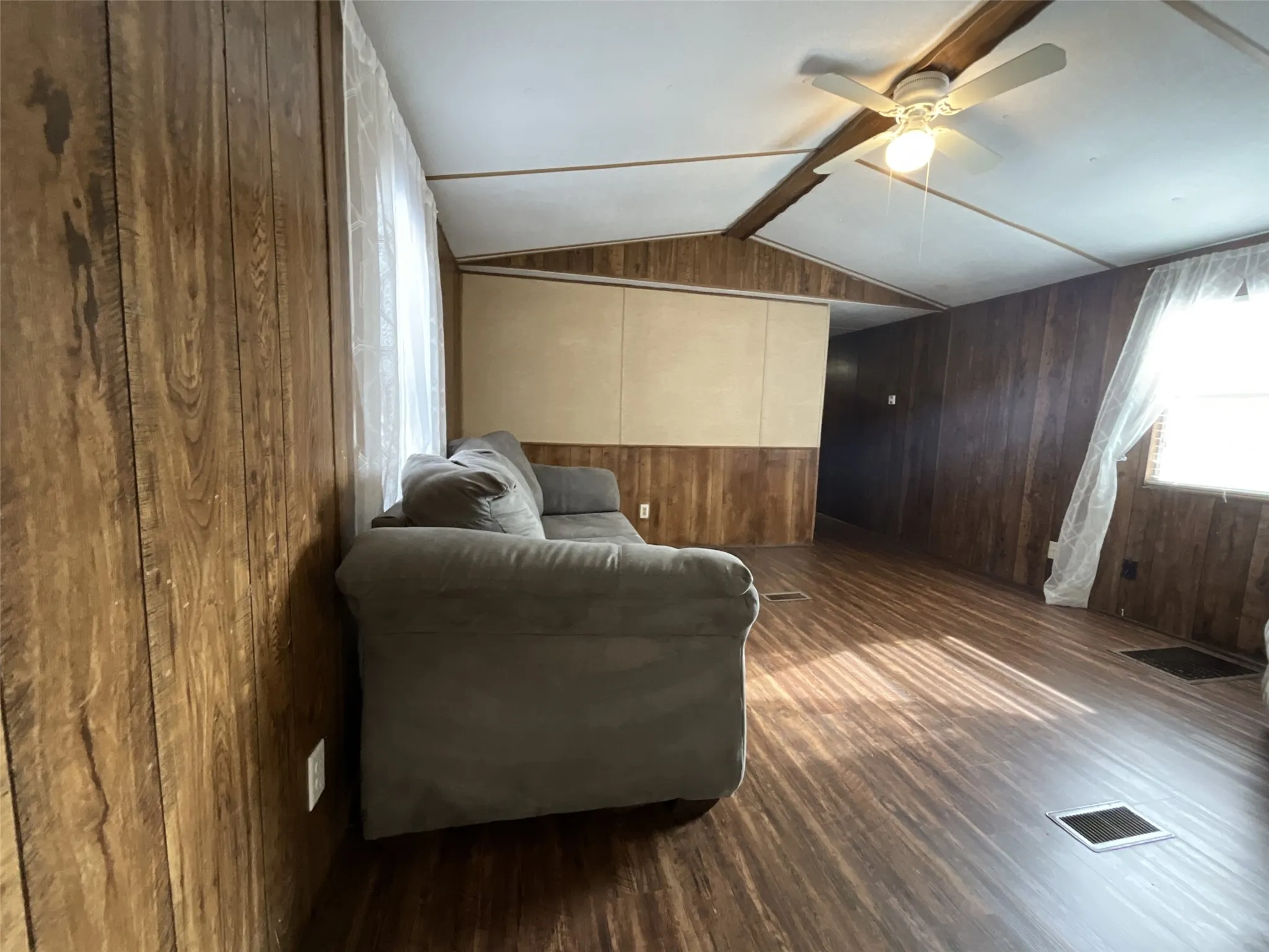 Mobile Home For Rent in Van Zandt County , 1053 Vz County Road 1927, Edgewood, Texas 75117, 2 Bedroom, 1 Bathroom, Garage spaces, 720 Sqft, built in 1994, mls#21215916, Real Estate Agent in Edgewood, Homes For Rent in Van Zandt county, Homes For Rent in Edgewood, Realtor in Edgewood Texas, Real Estate Brokerage Independent Realty Texas, Luminita Cordes Realtor