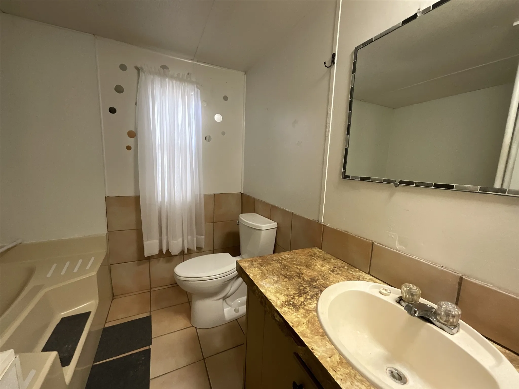 Mobile Home For Rent in Van Zandt County , 1053 Vz County Road 1927, Edgewood, Texas 75117, 2 Bedroom, 1 Bathroom, Garage spaces, 720 Sqft, built in 1994, mls#21215916, Real Estate Agent in Edgewood, Homes For Rent in Van Zandt county, Homes For Rent in Edgewood, Realtor in Edgewood Texas, Real Estate Brokerage Independent Realty Texas, Luminita Cordes Realtor