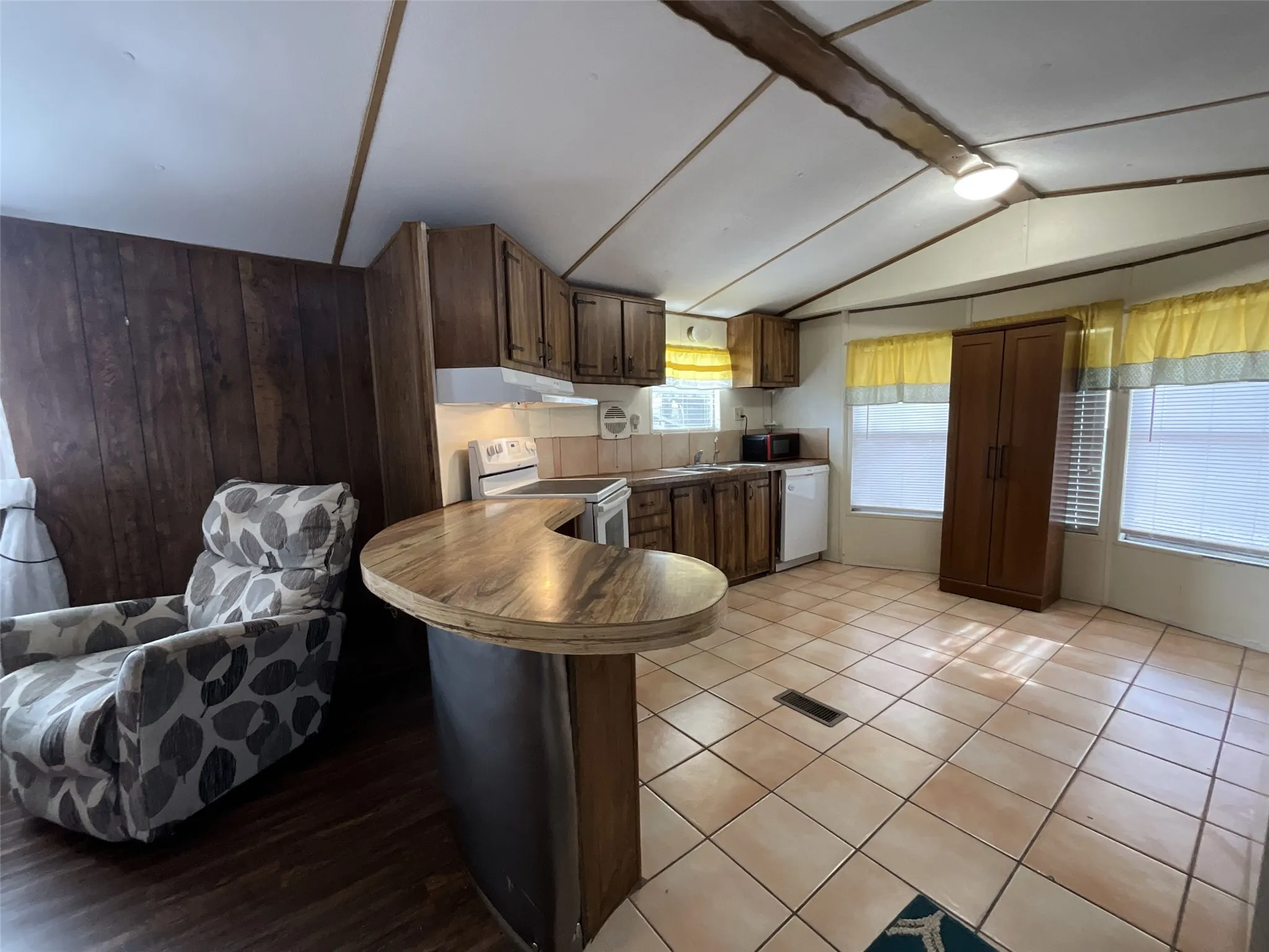 Mobile Home For Rent in Van Zandt County , 1053 Vz County Road 1927, Edgewood, Texas 75117, 2 Bedroom, 1 Bathroom, Garage spaces, 720 Sqft, built in 1994, mls#21215916, Real Estate Agent in Edgewood, Homes For Rent in Van Zandt county, Homes For Rent in Edgewood, Realtor in Edgewood Texas, Real Estate Brokerage Independent Realty Texas, Luminita Cordes Realtor