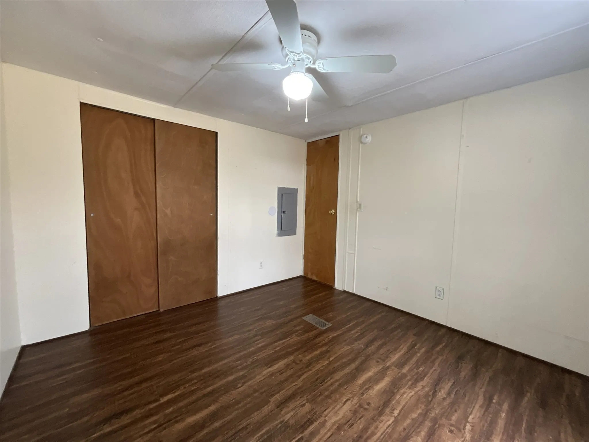 Mobile Home For Rent in Van Zandt County , 1053 Vz County Road 1927, Edgewood, Texas 75117, 2 Bedroom, 1 Bathroom, Garage spaces, 720 Sqft, built in 1994, mls#21215916, Real Estate Agent in Edgewood, Homes For Rent in Van Zandt county, Homes For Rent in Edgewood, Realtor in Edgewood Texas, Real Estate Brokerage Independent Realty Texas, Luminita Cordes Realtor