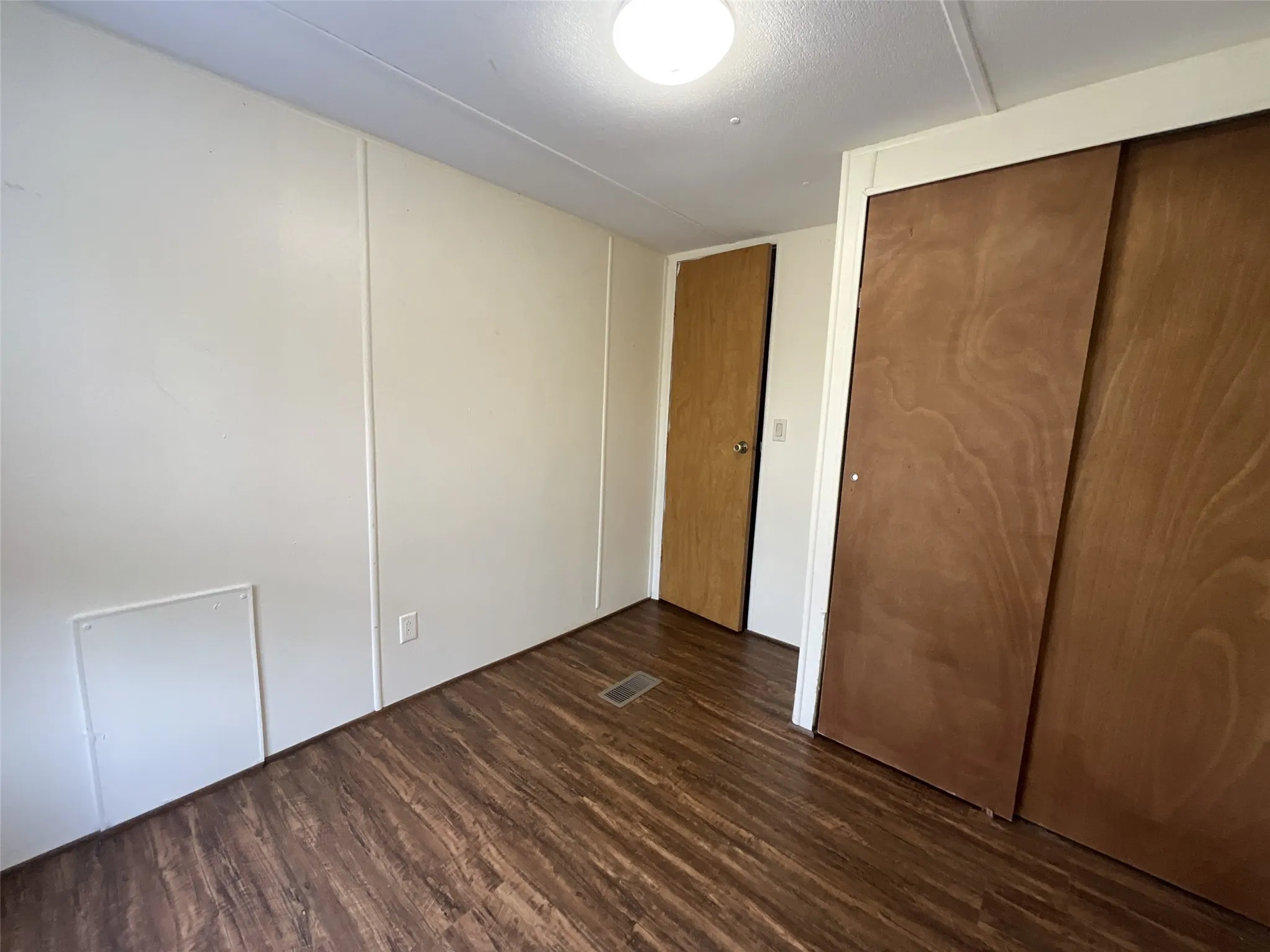 Mobile Home For Rent in Van Zandt County , 1053 Vz County Road 1927, Edgewood, Texas 75117, 2 Bedroom, 1 Bathroom, Garage spaces, 720 Sqft, built in 1994, mls#21215916, Real Estate Agent in Edgewood, Homes For Rent in Van Zandt county, Homes For Rent in Edgewood, Realtor in Edgewood Texas, Real Estate Brokerage Independent Realty Texas, Luminita Cordes Realtor