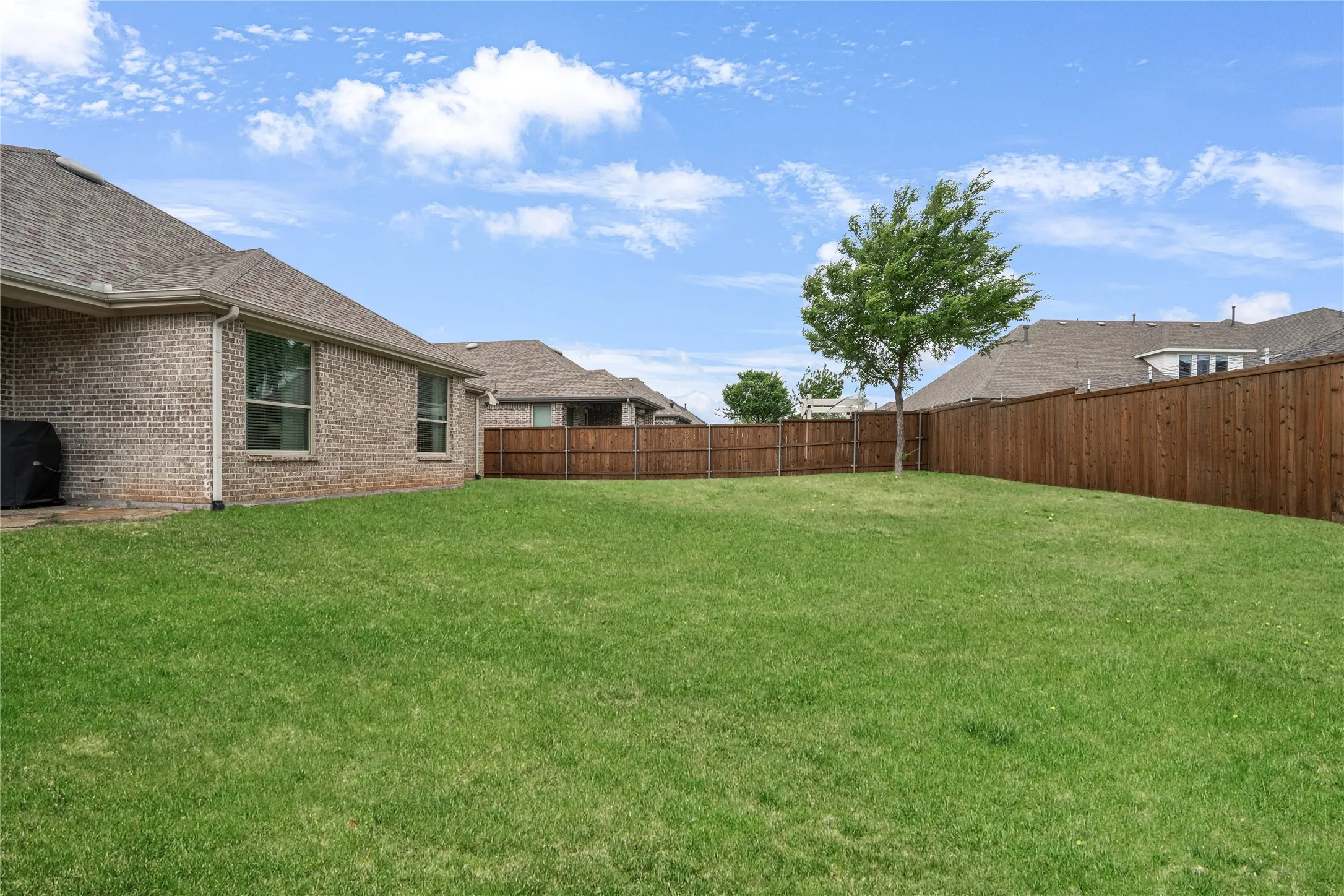 Single Family Residence For Sale in Collin County , 1580 Star Creek Drive, Prosper, Texas 75078, 3 Bedroom, 2 Bathroom, 3 Garage spaces, 2,105 Sqft, built in 2018, Preowned, mls#21215767, Real Estate Agent in Prosper, Homes For Sale in Collin county, Homes For Sale in Prosper, Realtor in Prosper Texas, Real Estate Brokerage Independent Realty Texas, Luminita Cordes Realtor