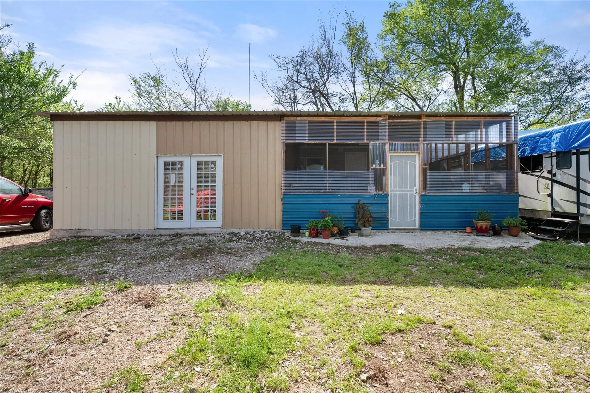Mobile Home For Sale in Freestone County , 199 Fcr 1051, Streetman, Texas 75859, 2 Bedroom, 2 Bathroom, Garage spaces, 896 Sqft, built in 2016, Preowned, Price $174,900, mls#21213588, Real Estate Agent in Streetman, Homes For Sale in Freestone county, Homes For Sale in Streetman, Realtor in Streetman Texas, Real Estate Brokerage Independent Realty Texas, Luminita Cordes Realtor