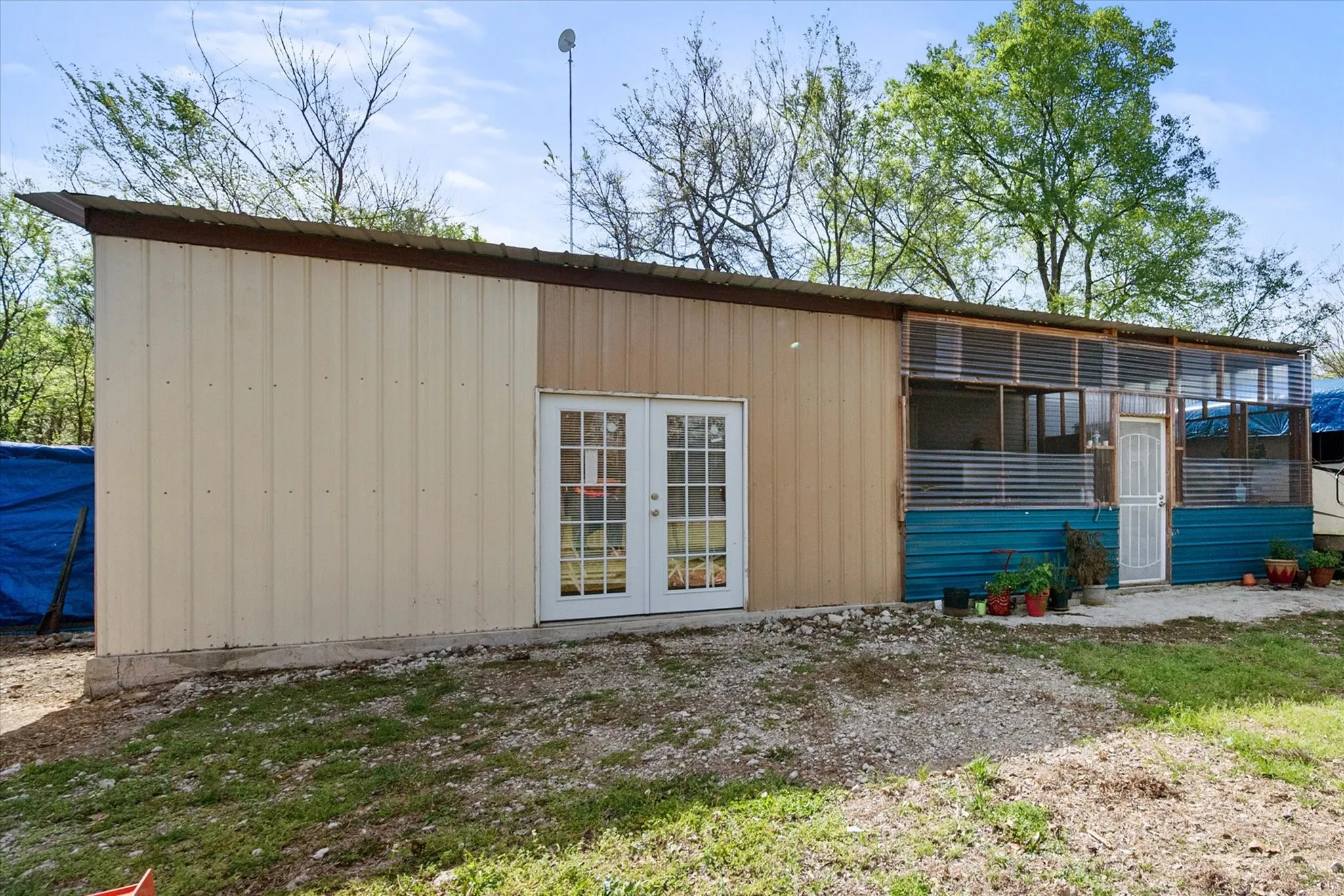 Mobile Home For Sale in Freestone County , 199 Fcr 1051, Streetman, Texas 75859, 2 Bedroom, 2 Bathroom, Garage spaces, 896 Sqft, built in 2016, Preowned, Price $174,900, mls#21213588, Real Estate Agent in Streetman, Homes For Sale in Freestone county, Homes For Sale in Streetman, Realtor in Streetman Texas, Real Estate Brokerage Independent Realty Texas, Luminita Cordes Realtor