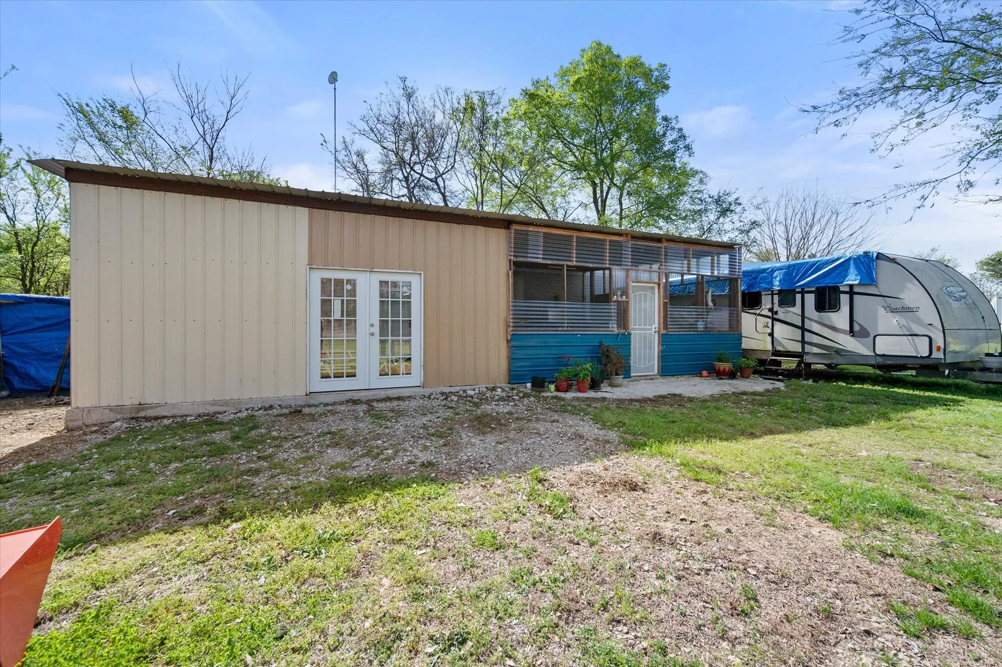 Mobile Home For Sale in Freestone County , 199 Fcr 1051, Streetman, Texas 75859, 2 Bedroom, 2 Bathroom, Garage spaces, 896 Sqft, built in 2016, Preowned, Price $174,900, mls#21213588, Real Estate Agent in Streetman, Homes For Sale in Freestone county, Homes For Sale in Streetman, Realtor in Streetman Texas, Real Estate Brokerage Independent Realty Texas, Luminita Cordes Realtor