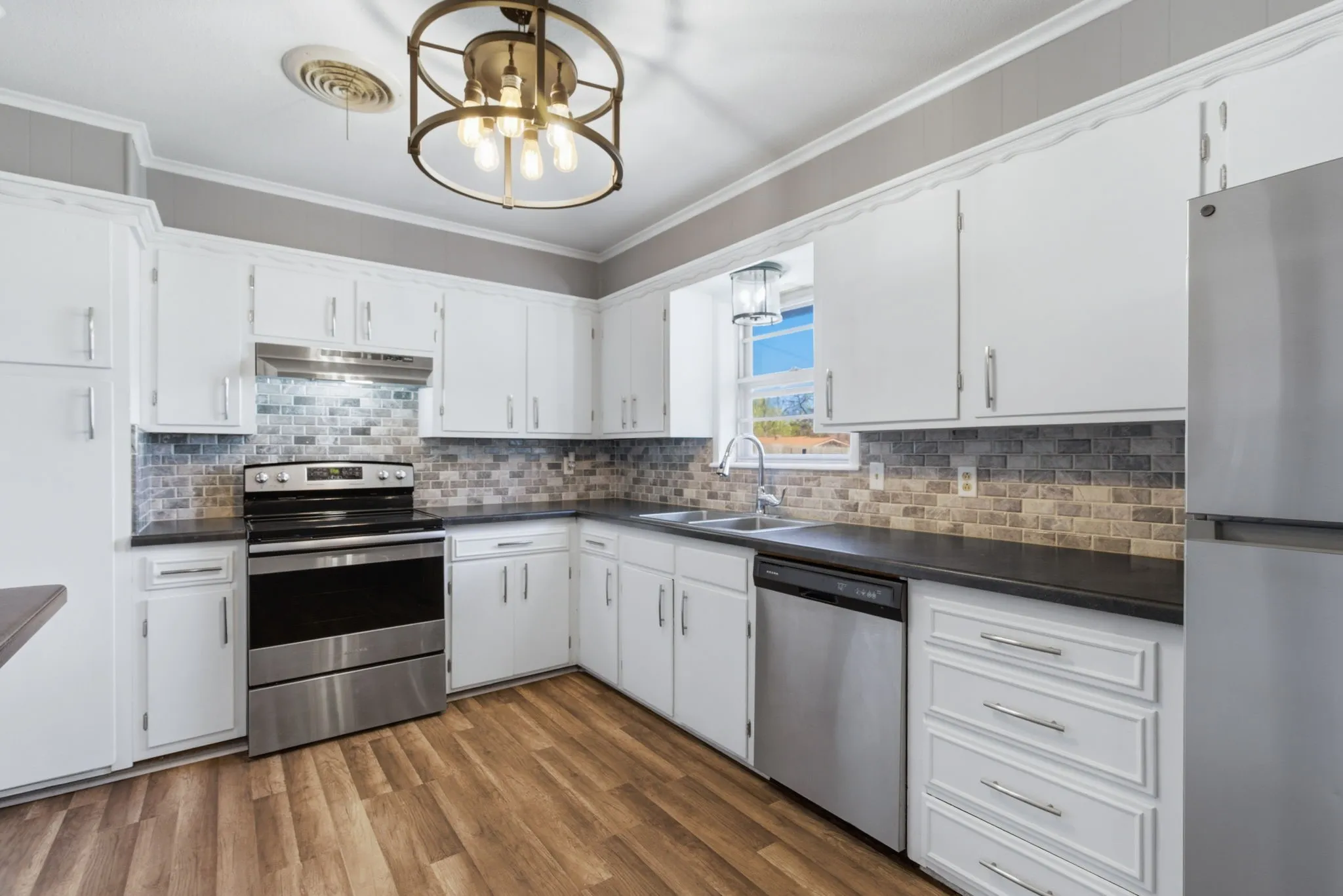Single Family Residence For Sale in Eastland County , 1408 Primrose Lane, Cisco, Texas 76437, 3 Bedroom, 2 Bathroom, 2 Garage spaces, 1,506 Sqft, built in 1975, Preowned, mls#21215290, Real Estate Agent in Cisco, Homes For Sale in Eastland county, Homes For Sale in Cisco, Realtor in Cisco Texas, Real Estate Brokerage Independent Realty Texas, Luminita Cordes Realtor