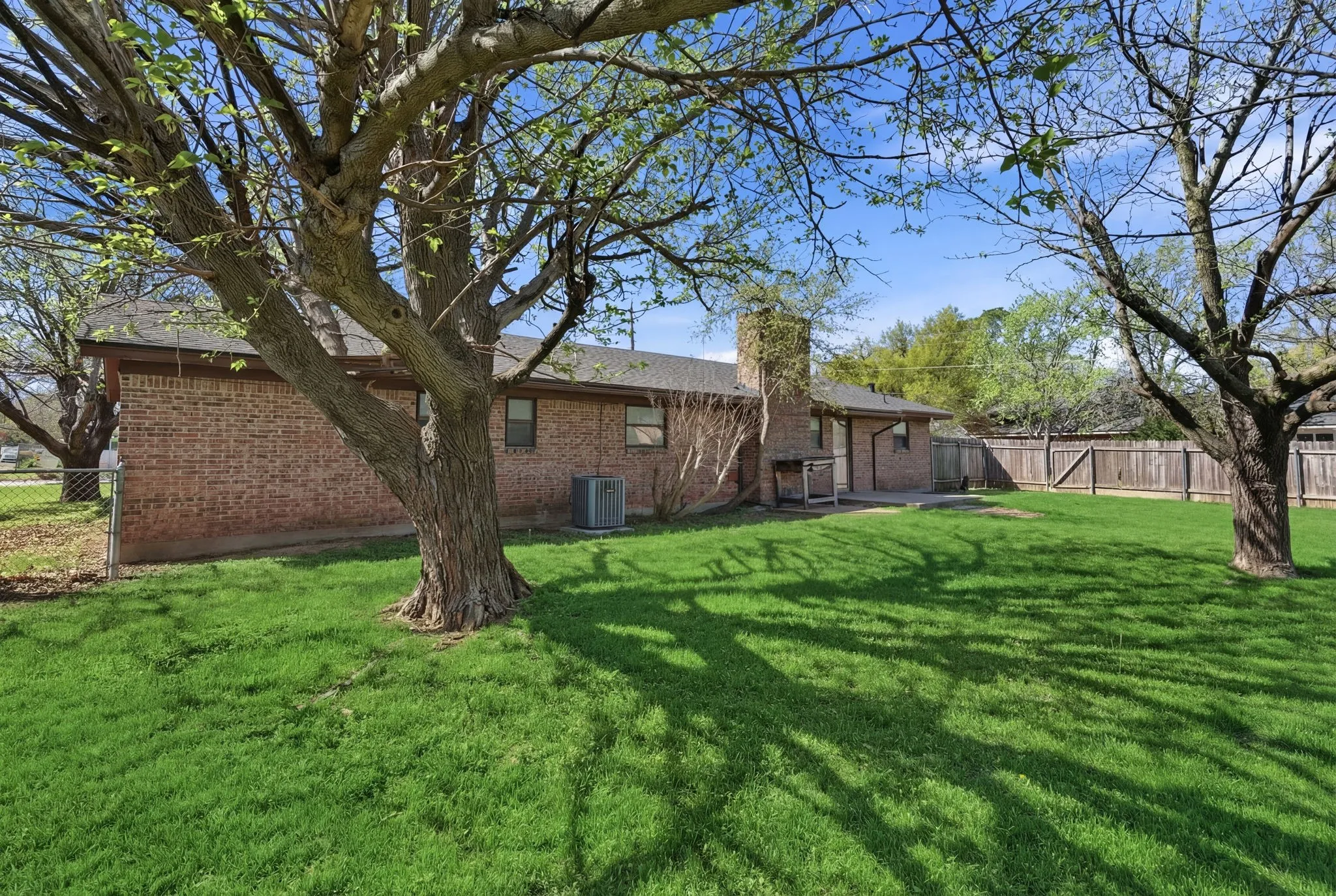 Single Family Residence For Sale in Eastland County , 1408 Primrose Lane, Cisco, Texas 76437, 3 Bedroom, 2 Bathroom, 2 Garage spaces, 1,506 Sqft, built in 1975, Preowned, mls#21215290, Real Estate Agent in Cisco, Homes For Sale in Eastland county, Homes For Sale in Cisco, Realtor in Cisco Texas, Real Estate Brokerage Independent Realty Texas, Luminita Cordes Realtor