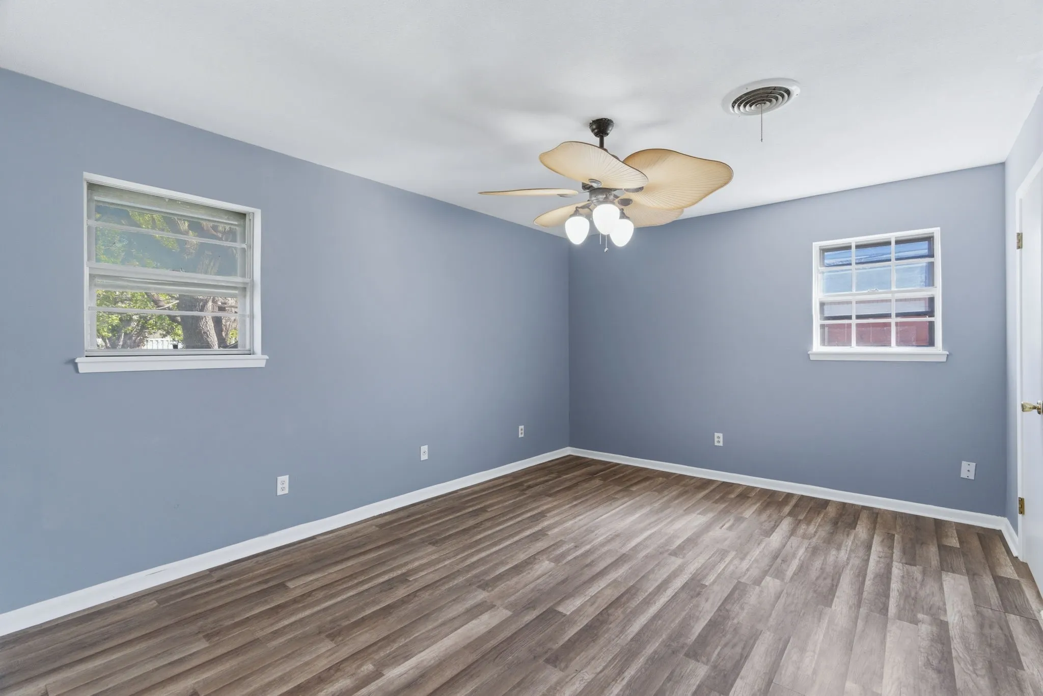 Single Family Residence For Sale in Eastland County , 1408 Primrose Lane, Cisco, Texas 76437, 3 Bedroom, 2 Bathroom, 2 Garage spaces, 1,506 Sqft, built in 1975, Preowned, mls#21215290, Real Estate Agent in Cisco, Homes For Sale in Eastland county, Homes For Sale in Cisco, Realtor in Cisco Texas, Real Estate Brokerage Independent Realty Texas, Luminita Cordes Realtor