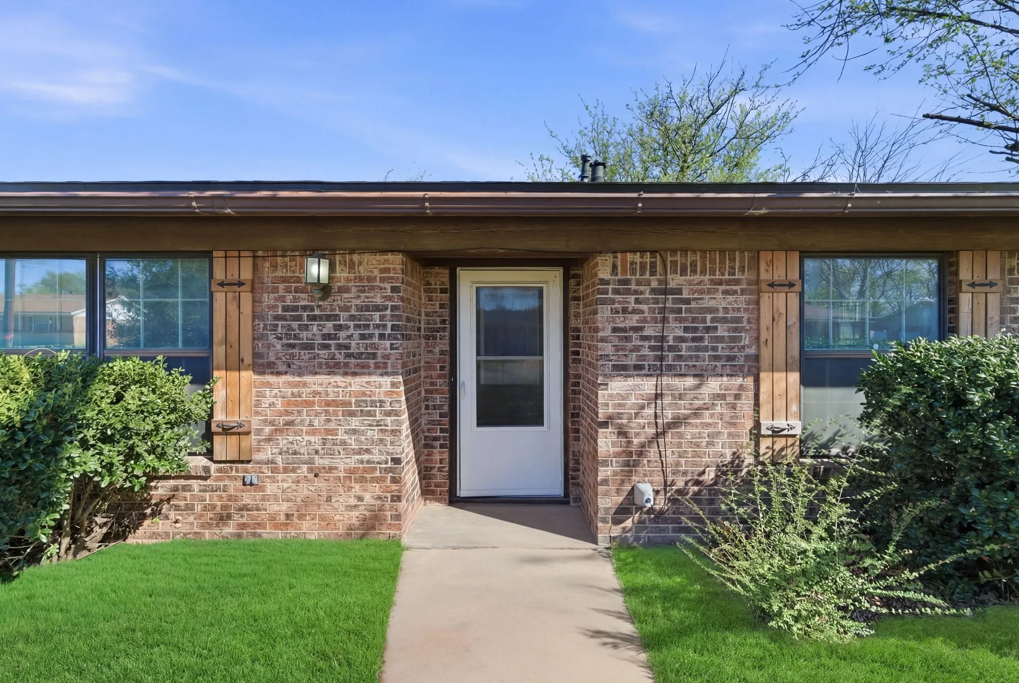 Single Family Residence For Sale in Eastland County , 1408 Primrose Lane, Cisco, Texas 76437, 3 Bedroom, 2 Bathroom, 2 Garage spaces, 1,506 Sqft, built in 1975, Preowned, mls#21215290, Real Estate Agent in Cisco, Homes For Sale in Eastland county, Homes For Sale in Cisco, Realtor in Cisco Texas, Real Estate Brokerage Independent Realty Texas, Luminita Cordes Realtor