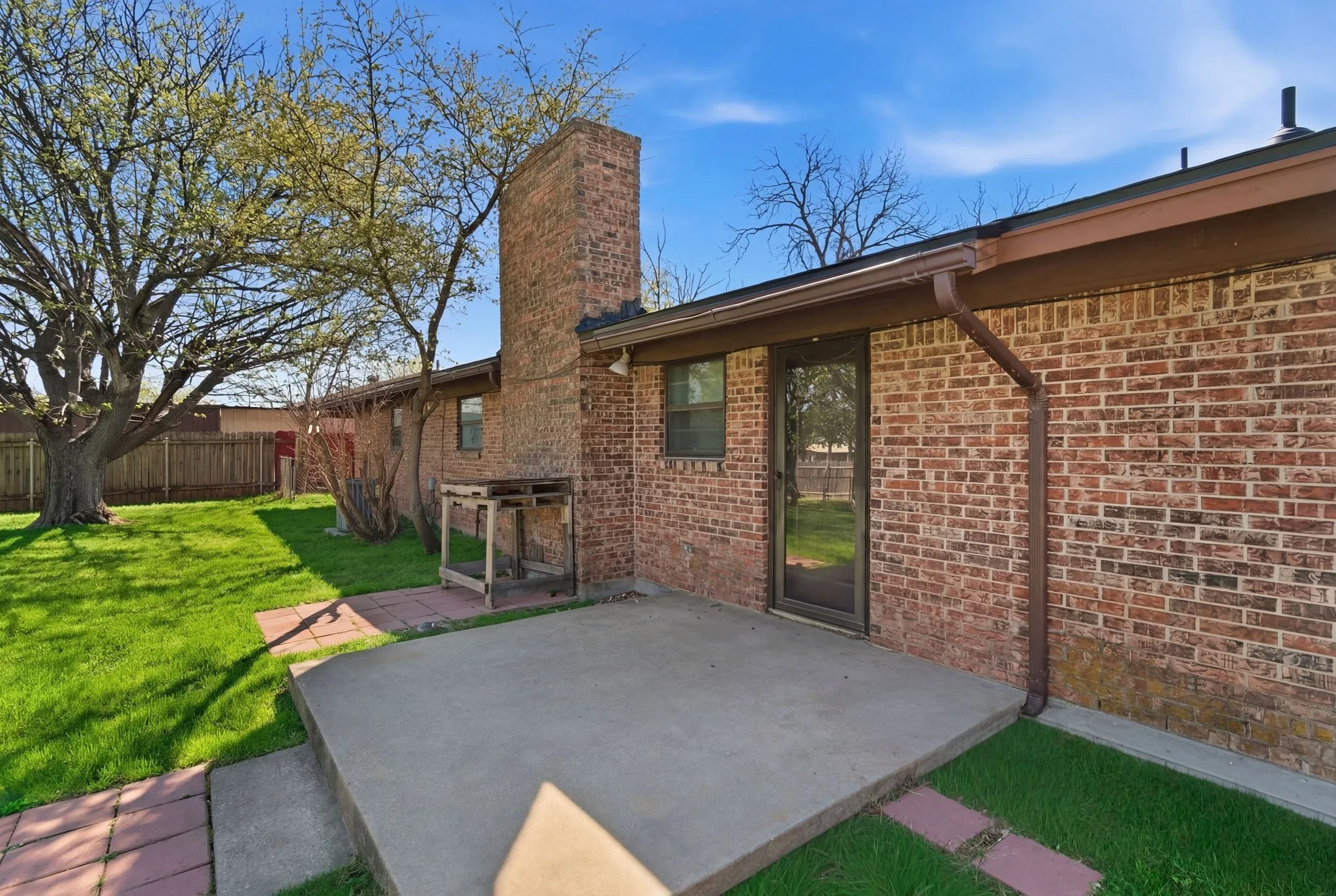 Single Family Residence For Sale in Eastland County , 1408 Primrose Lane, Cisco, Texas 76437, 3 Bedroom, 2 Bathroom, 2 Garage spaces, 1,506 Sqft, built in 1975, Preowned, mls#21215290, Real Estate Agent in Cisco, Homes For Sale in Eastland county, Homes For Sale in Cisco, Realtor in Cisco Texas, Real Estate Brokerage Independent Realty Texas, Luminita Cordes Realtor