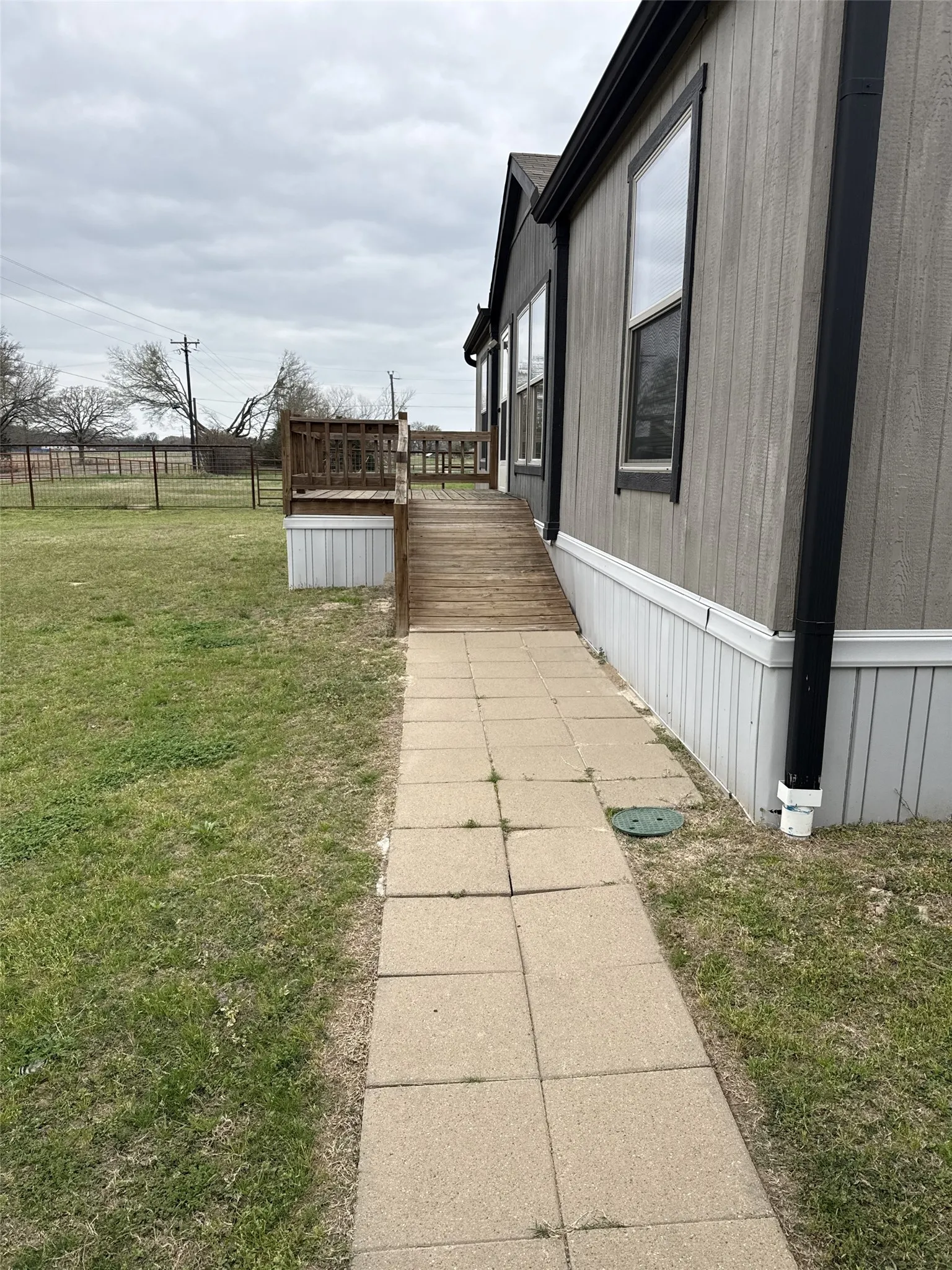Mobile Home For Rent in Van Zandt County , 894 Fm 1395, Edgewood, Texas 75117, 3 Bedroom, 2 Bathroom, Garage spaces, 1,232 Sqft, built in 2021, Preowned, mls#21215950, Real Estate Agent in Edgewood, Homes For Rent in Van Zandt county, Homes For Rent in Edgewood, Realtor in Edgewood Texas, Real Estate Brokerage Independent Realty Texas, Luminita Cordes Realtor