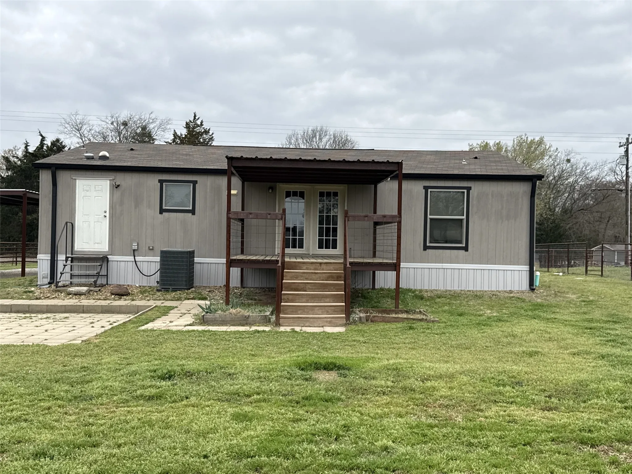 Mobile Home For Rent in Van Zandt County , 894 Fm 1395, Edgewood, Texas 75117, 3 Bedroom, 2 Bathroom, Garage spaces, 1,232 Sqft, built in 2021, Preowned, mls#21215950, Real Estate Agent in Edgewood, Homes For Rent in Van Zandt county, Homes For Rent in Edgewood, Realtor in Edgewood Texas, Real Estate Brokerage Independent Realty Texas, Luminita Cordes Realtor