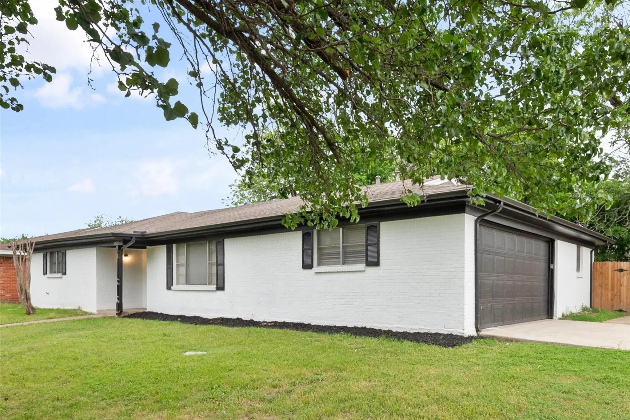 Single Family Residence For Sale in Tarrant County , 7821 Regency Lane, Fort Worth, Texas 76134, 3 Bedrooms, 2 Bathrooms, 2 Garage spaces, 1,946 Sqft, built in 1963, Preowned, Price $264,000, mls#21211272, Real Estate Agent in Fort Worth, Homes For Sale in Tarrant county, Homes For Sale in Fort Worth, Realtor in Fort Worth Texas, Real Estate Brokerage Independent Realty Texas, Luminita Cordes Realtor