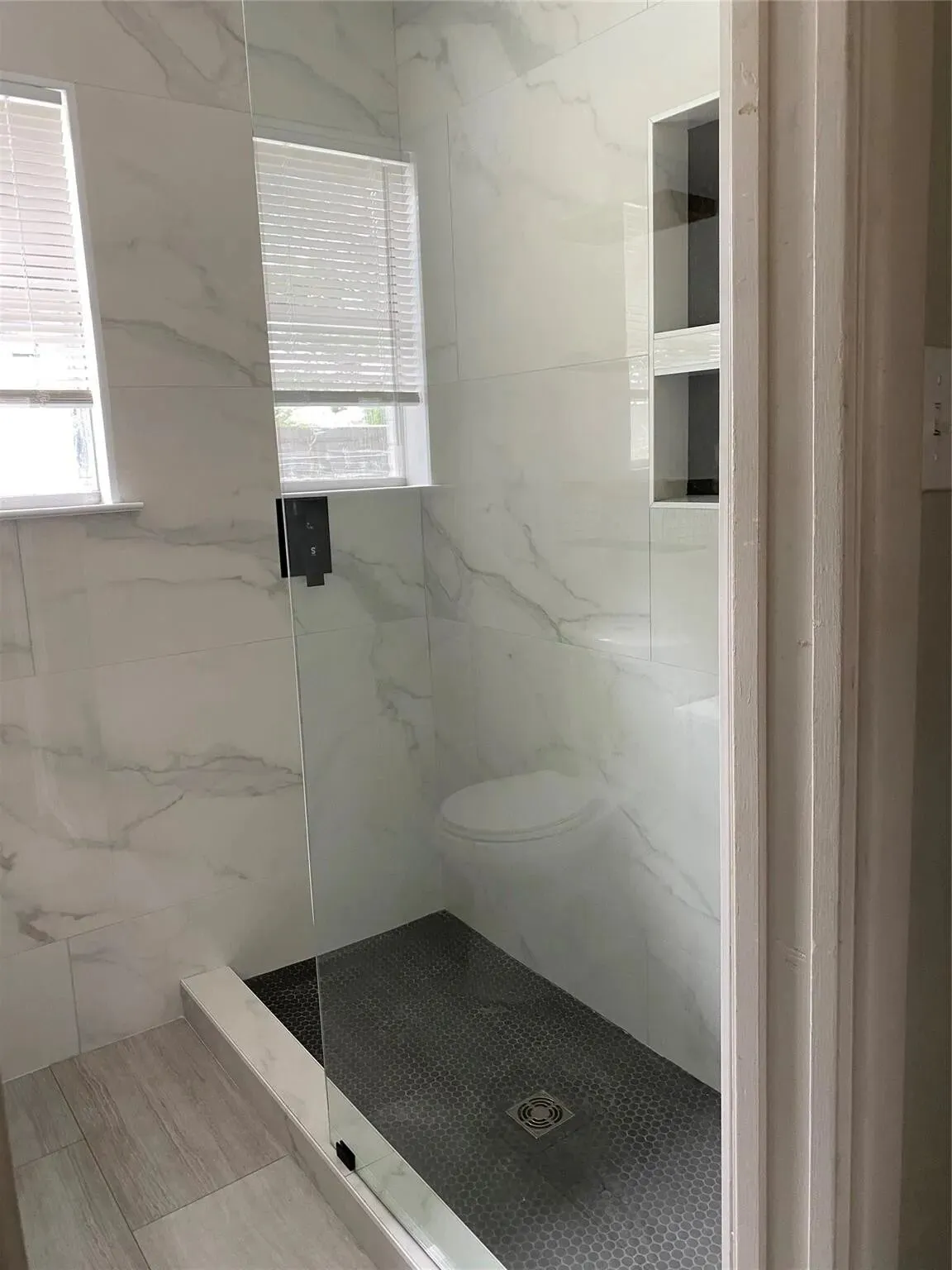 Single Family Residence For Sale in Tarrant County , 7821 Regency Lane, Fort Worth, Texas 76134, 3 Bedrooms, 2 Bathrooms, 2 Garage spaces, 1,946 Sqft, built in 1963, Preowned, Price $264,000, mls#21211272, Real Estate Agent in Fort Worth, Homes For Sale in Tarrant county, Homes For Sale in Fort Worth, Realtor in Fort Worth Texas, Real Estate Brokerage Independent Realty Texas, Luminita Cordes Realtor