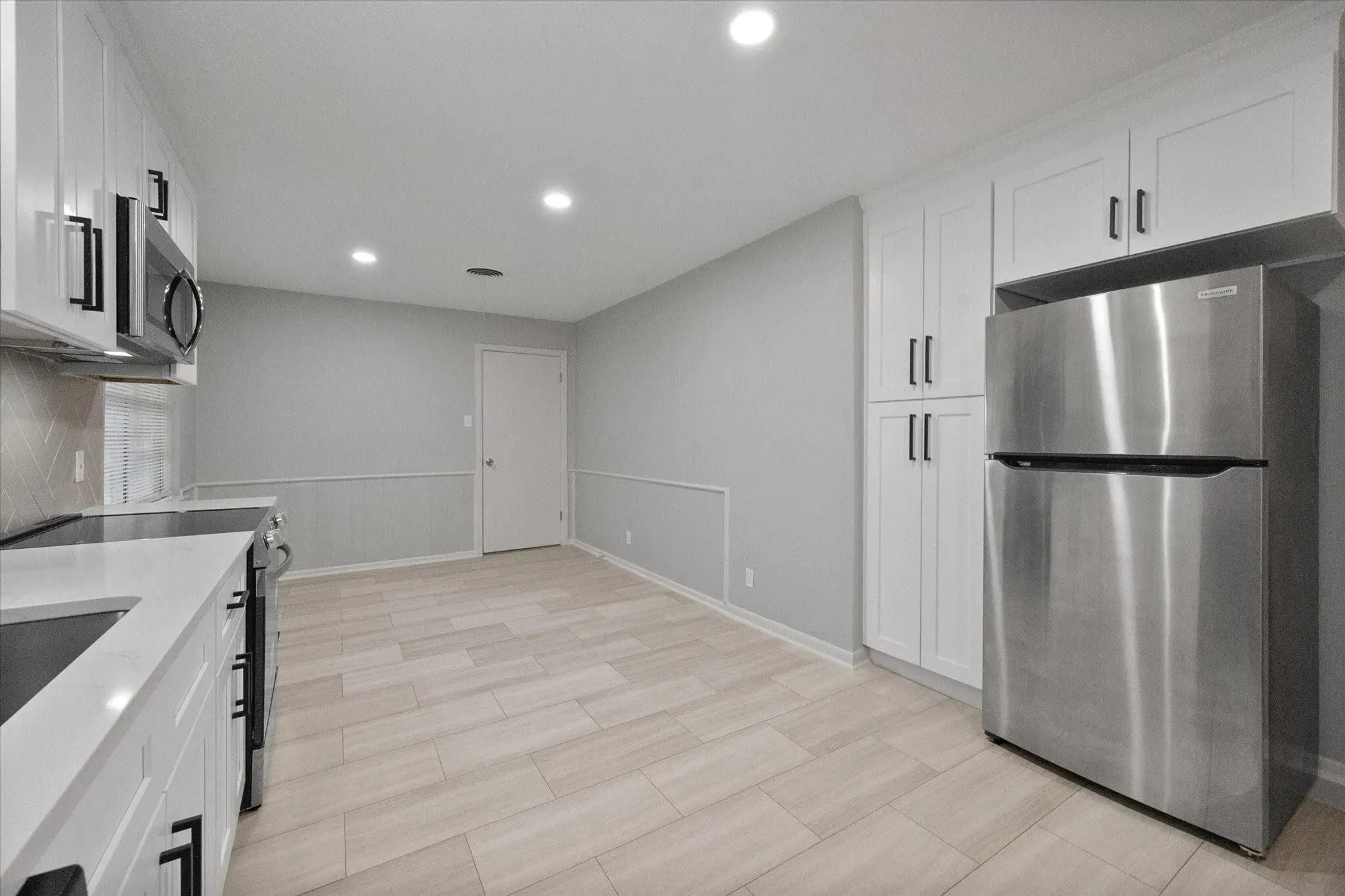 Single Family Residence For Sale in Tarrant County , 7821 Regency Lane, Fort Worth, Texas 76134, 3 Bedrooms, 2 Bathrooms, 2 Garage spaces, 1,946 Sqft, built in 1963, Preowned, Price $264,000, mls#21211272, Real Estate Agent in Fort Worth, Homes For Sale in Tarrant county, Homes For Sale in Fort Worth, Realtor in Fort Worth Texas, Real Estate Brokerage Independent Realty Texas, Luminita Cordes Realtor