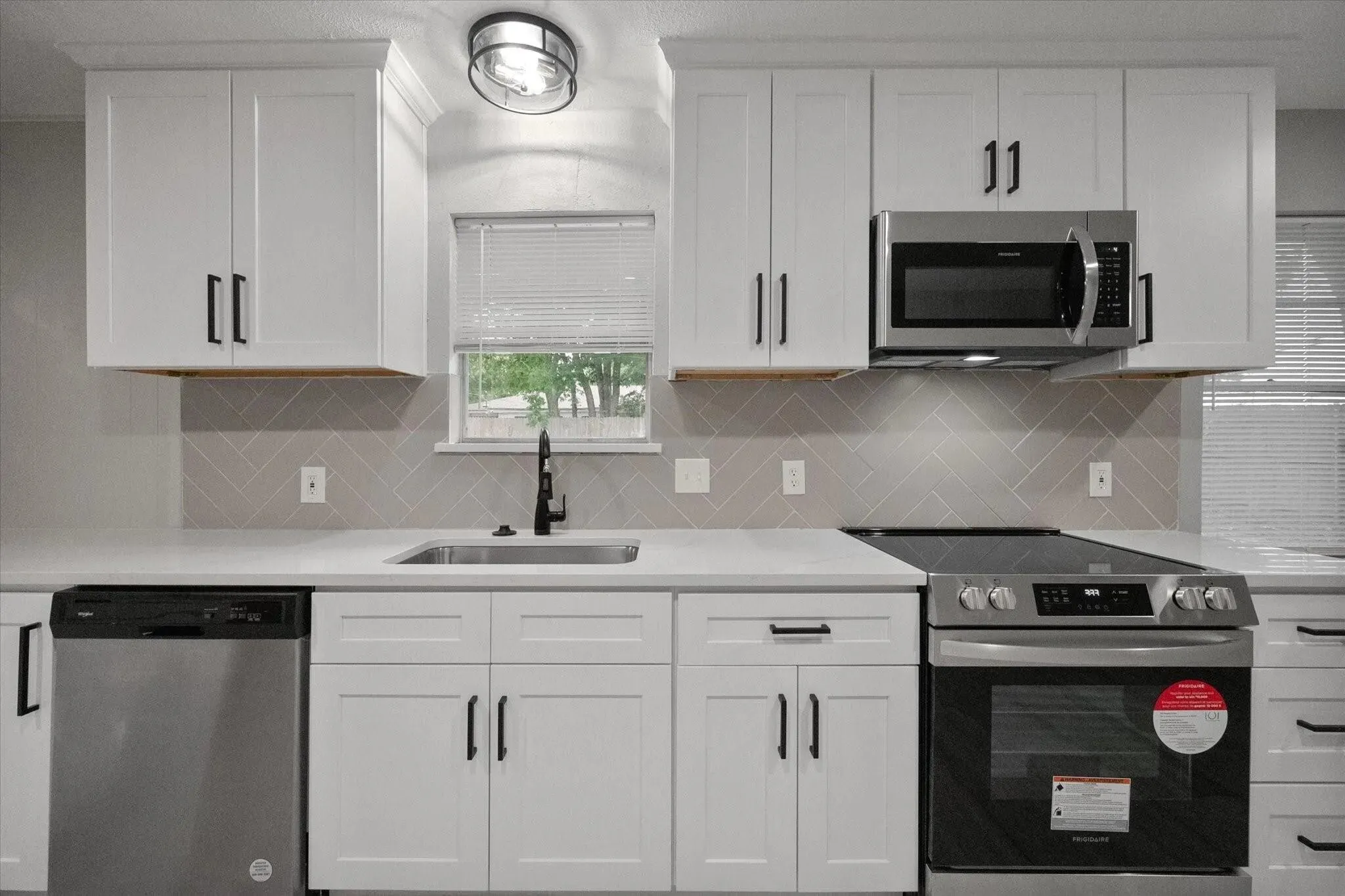 Single Family Residence For Sale in Tarrant County , 7821 Regency Lane, Fort Worth, Texas 76134, 3 Bedrooms, 2 Bathrooms, 2 Garage spaces, 1,946 Sqft, built in 1963, Preowned, Price $264,000, mls#21211272, Real Estate Agent in Fort Worth, Homes For Sale in Tarrant county, Homes For Sale in Fort Worth, Realtor in Fort Worth Texas, Real Estate Brokerage Independent Realty Texas, Luminita Cordes Realtor