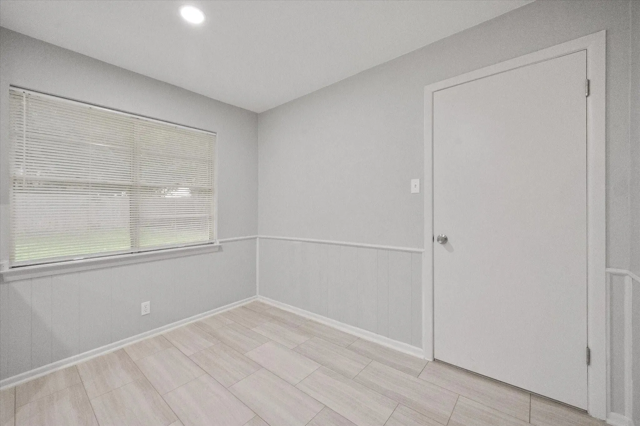 Single Family Residence For Sale in Tarrant County , 7821 Regency Lane, Fort Worth, Texas 76134, 3 Bedrooms, 2 Bathrooms, 2 Garage spaces, 1,946 Sqft, built in 1963, Preowned, Price $264,000, mls#21211272, Real Estate Agent in Fort Worth, Homes For Sale in Tarrant county, Homes For Sale in Fort Worth, Realtor in Fort Worth Texas, Real Estate Brokerage Independent Realty Texas, Luminita Cordes Realtor