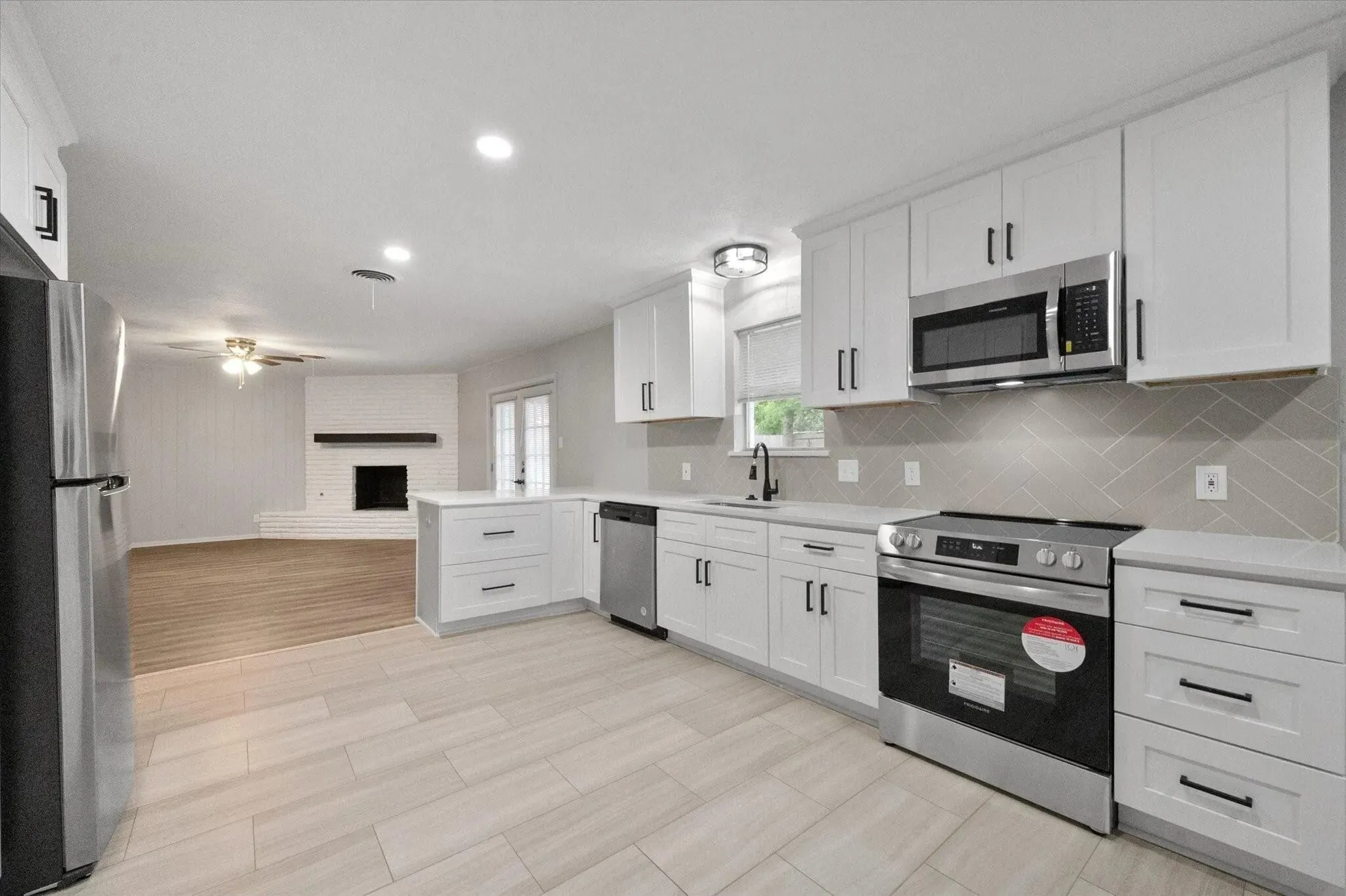 Single Family Residence For Sale in Tarrant County , 7821 Regency Lane, Fort Worth, Texas 76134, 3 Bedrooms, 2 Bathrooms, 2 Garage spaces, 1,946 Sqft, built in 1963, Preowned, Price $264,000, mls#21211272, Real Estate Agent in Fort Worth, Homes For Sale in Tarrant county, Homes For Sale in Fort Worth, Realtor in Fort Worth Texas, Real Estate Brokerage Independent Realty Texas, Luminita Cordes Realtor