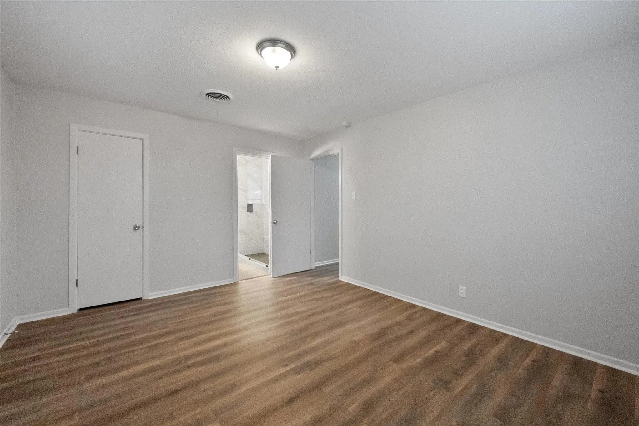 Single Family Residence For Sale in Tarrant County , 7821 Regency Lane, Fort Worth, Texas 76134, 3 Bedrooms, 2 Bathrooms, 2 Garage spaces, 1,946 Sqft, built in 1963, Preowned, Price $264,000, mls#21211272, Real Estate Agent in Fort Worth, Homes For Sale in Tarrant county, Homes For Sale in Fort Worth, Realtor in Fort Worth Texas, Real Estate Brokerage Independent Realty Texas, Luminita Cordes Realtor