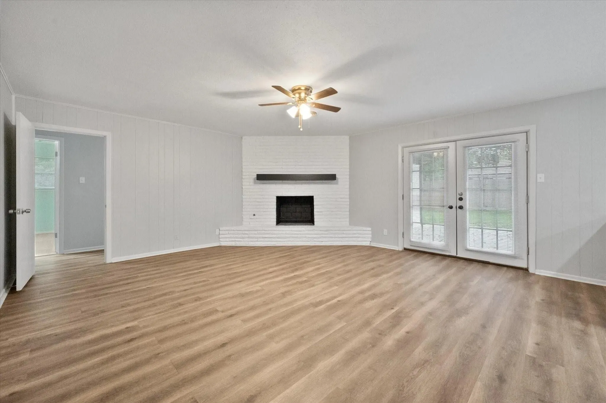 Single Family Residence For Sale in Tarrant County , 7821 Regency Lane, Fort Worth, Texas 76134, 3 Bedrooms, 2 Bathrooms, 2 Garage spaces, 1,946 Sqft, built in 1963, Preowned, Price $264,000, mls#21211272, Real Estate Agent in Fort Worth, Homes For Sale in Tarrant county, Homes For Sale in Fort Worth, Realtor in Fort Worth Texas, Real Estate Brokerage Independent Realty Texas, Luminita Cordes Realtor