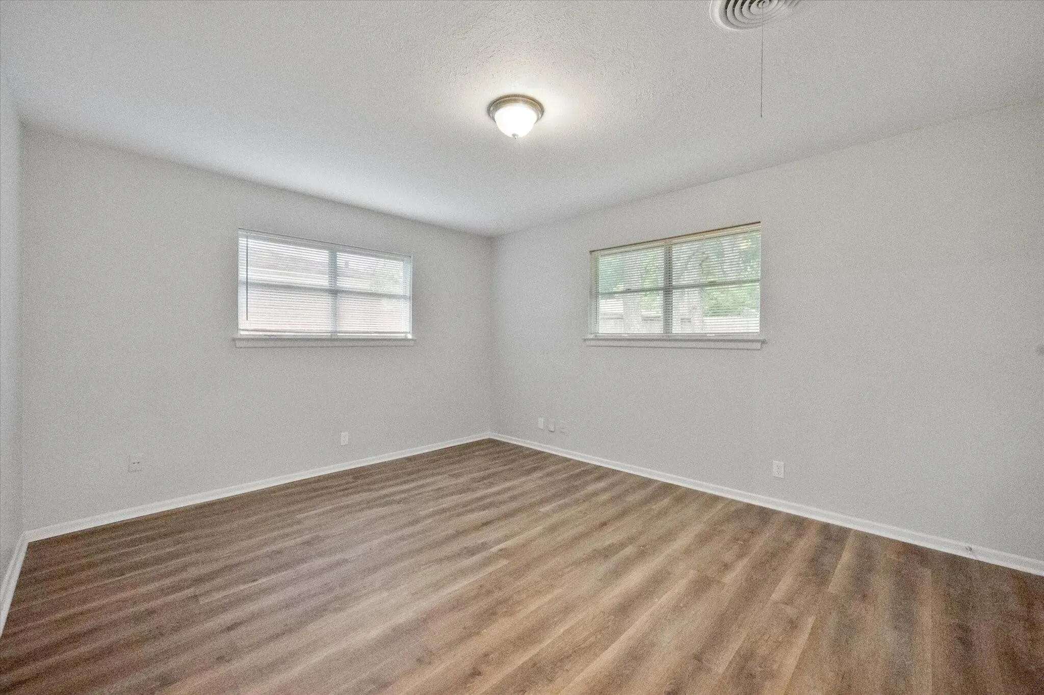Single Family Residence For Sale in Tarrant County , 7821 Regency Lane, Fort Worth, Texas 76134, 3 Bedrooms, 2 Bathrooms, 2 Garage spaces, 1,946 Sqft, built in 1963, Preowned, Price $264,000, mls#21211272, Real Estate Agent in Fort Worth, Homes For Sale in Tarrant county, Homes For Sale in Fort Worth, Realtor in Fort Worth Texas, Real Estate Brokerage Independent Realty Texas, Luminita Cordes Realtor