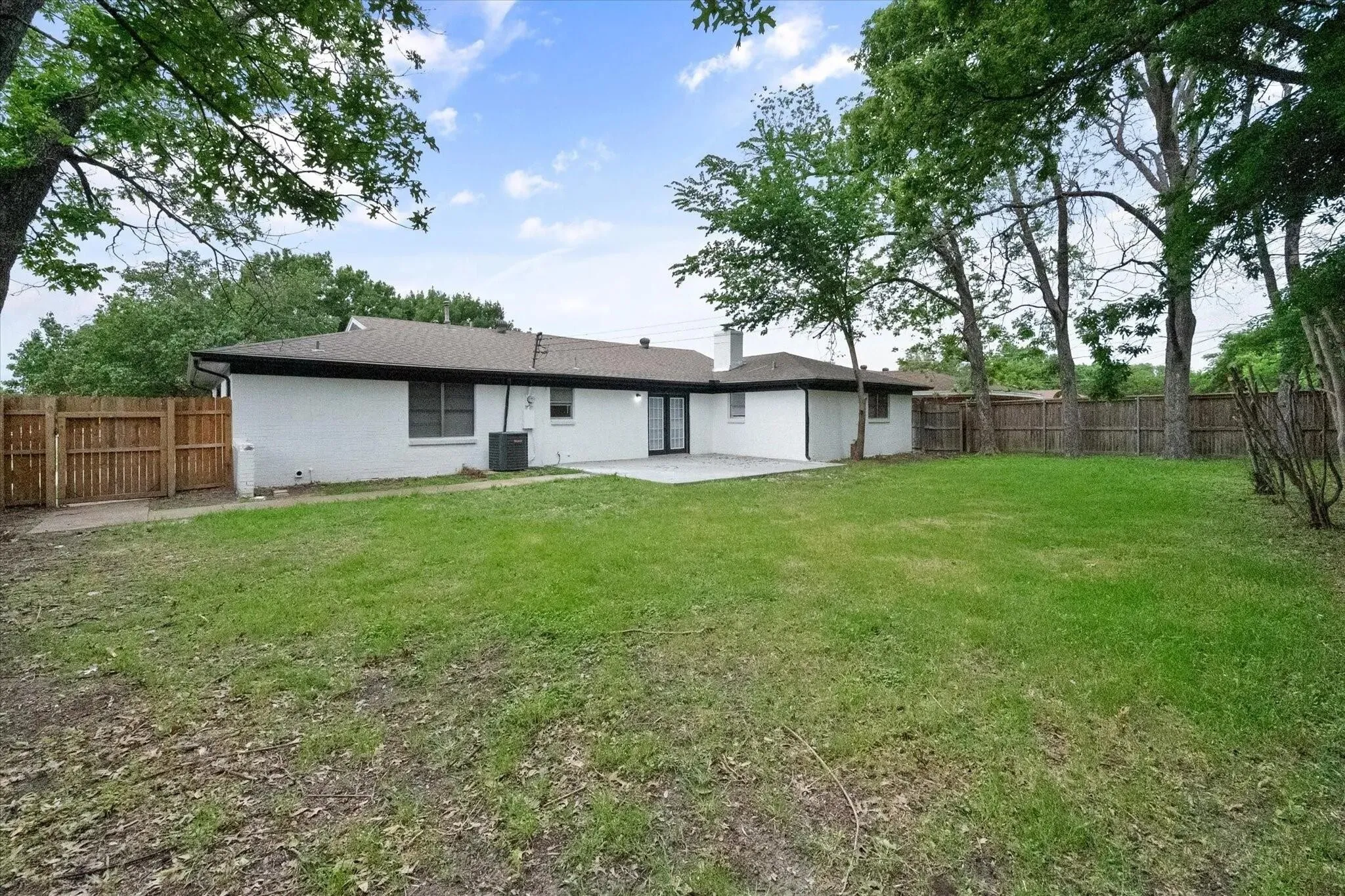 Single Family Residence For Sale in Tarrant County , 7821 Regency Lane, Fort Worth, Texas 76134, 3 Bedrooms, 2 Bathrooms, 2 Garage spaces, 1,946 Sqft, built in 1963, Preowned, Price $264,000, mls#21211272, Real Estate Agent in Fort Worth, Homes For Sale in Tarrant county, Homes For Sale in Fort Worth, Realtor in Fort Worth Texas, Real Estate Brokerage Independent Realty Texas, Luminita Cordes Realtor