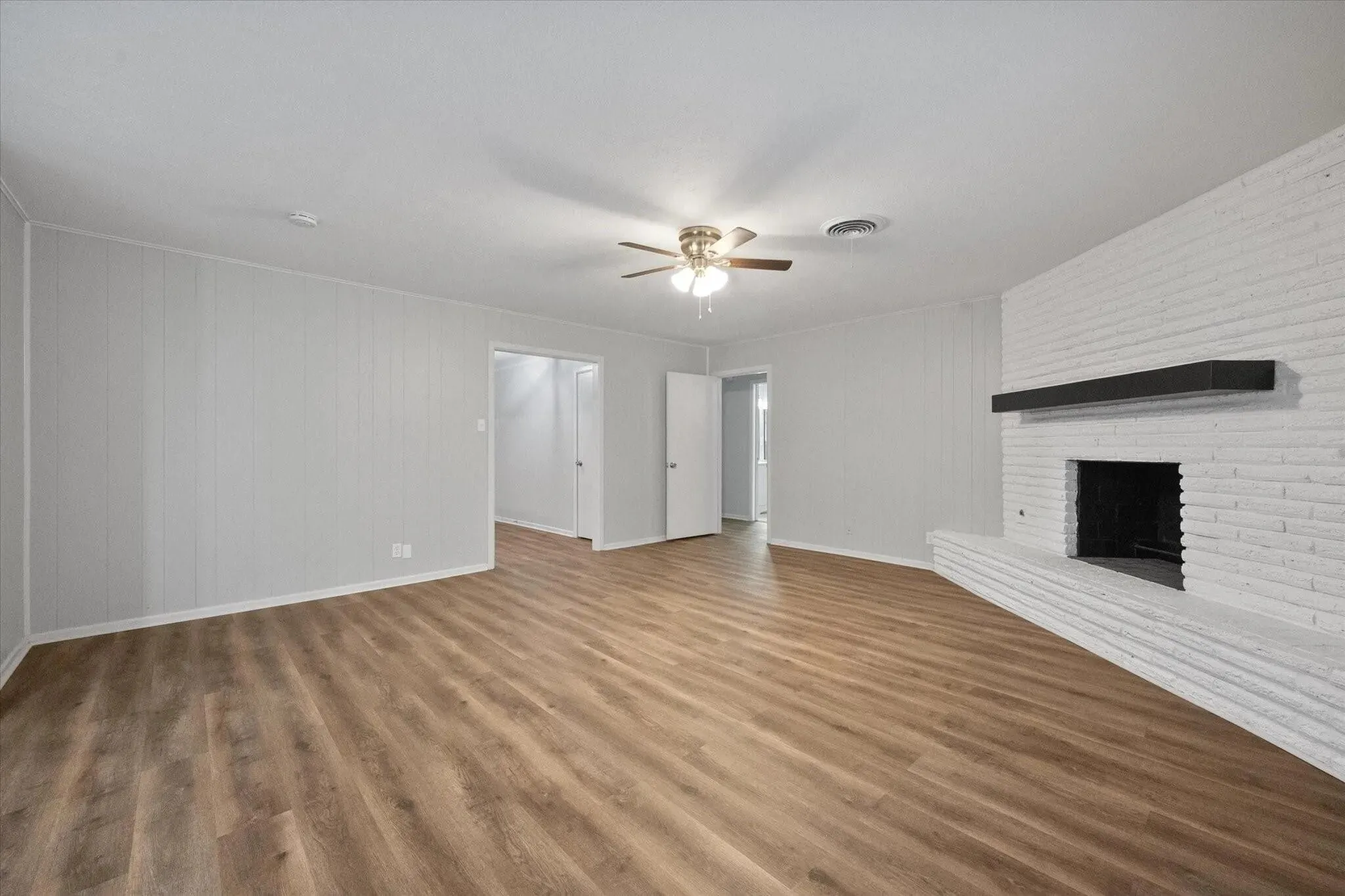 Single Family Residence For Sale in Tarrant County , 7821 Regency Lane, Fort Worth, Texas 76134, 3 Bedrooms, 2 Bathrooms, 2 Garage spaces, 1,946 Sqft, built in 1963, Preowned, Price $264,000, mls#21211272, Real Estate Agent in Fort Worth, Homes For Sale in Tarrant county, Homes For Sale in Fort Worth, Realtor in Fort Worth Texas, Real Estate Brokerage Independent Realty Texas, Luminita Cordes Realtor